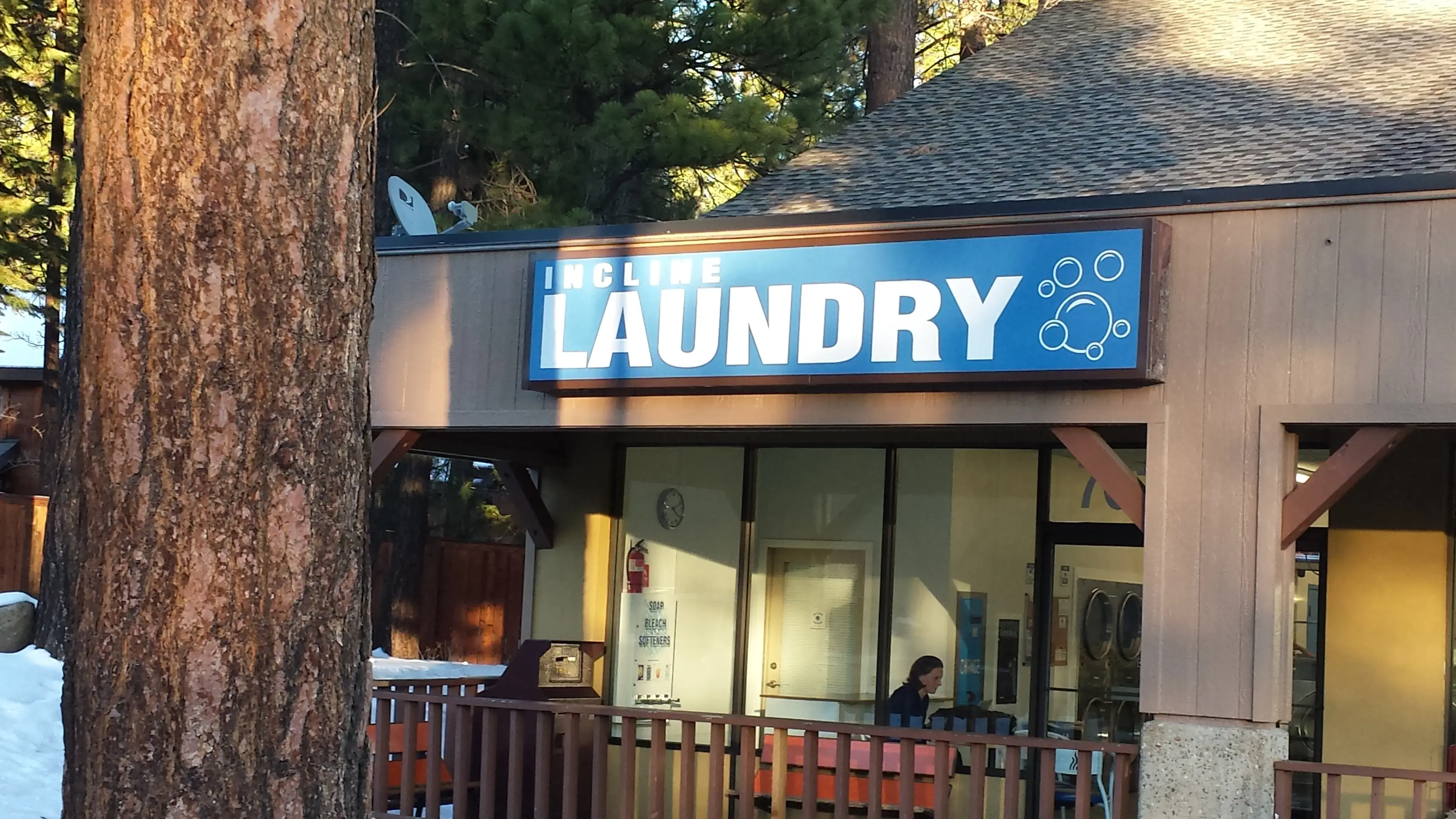 INCLINE LAUNDRY - Image 9