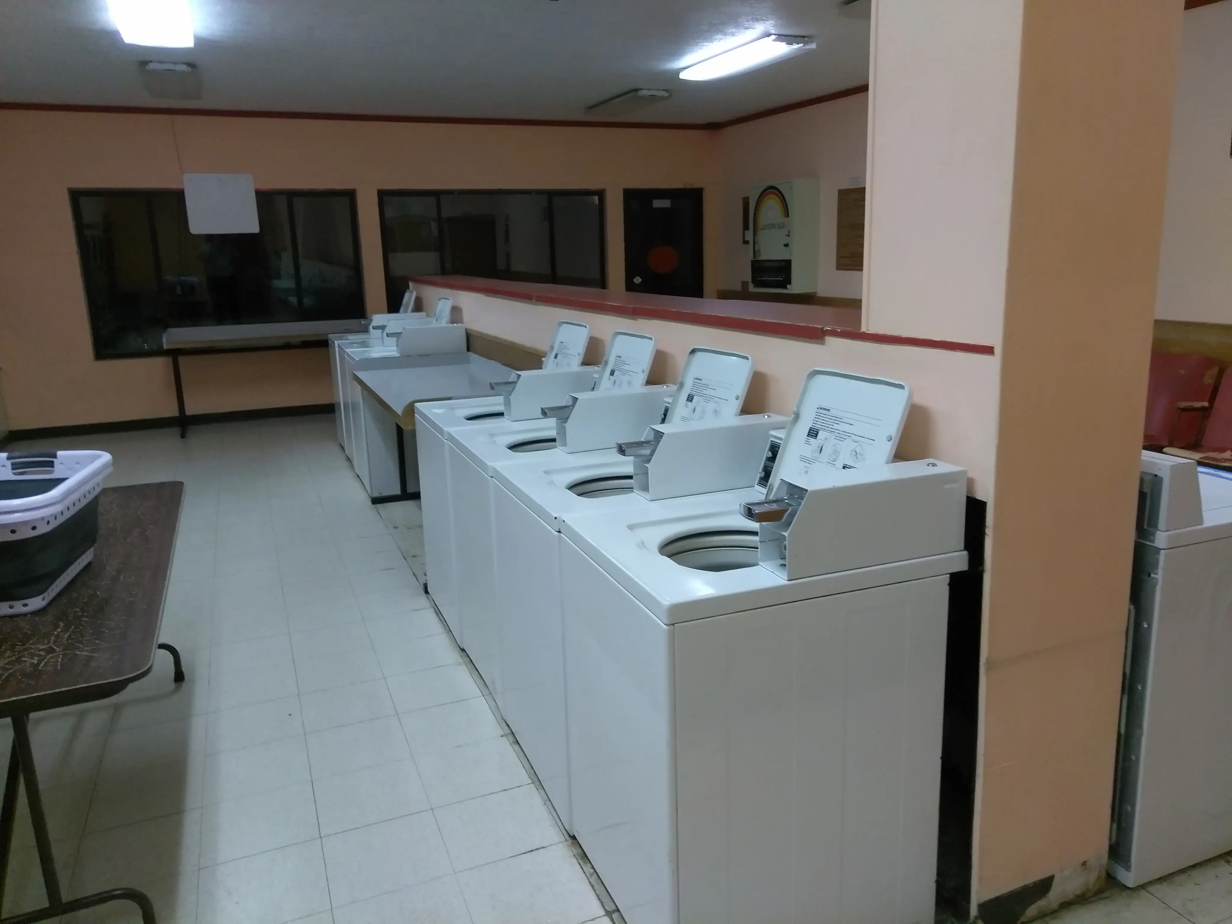 Independence laundromat thumbnail 5