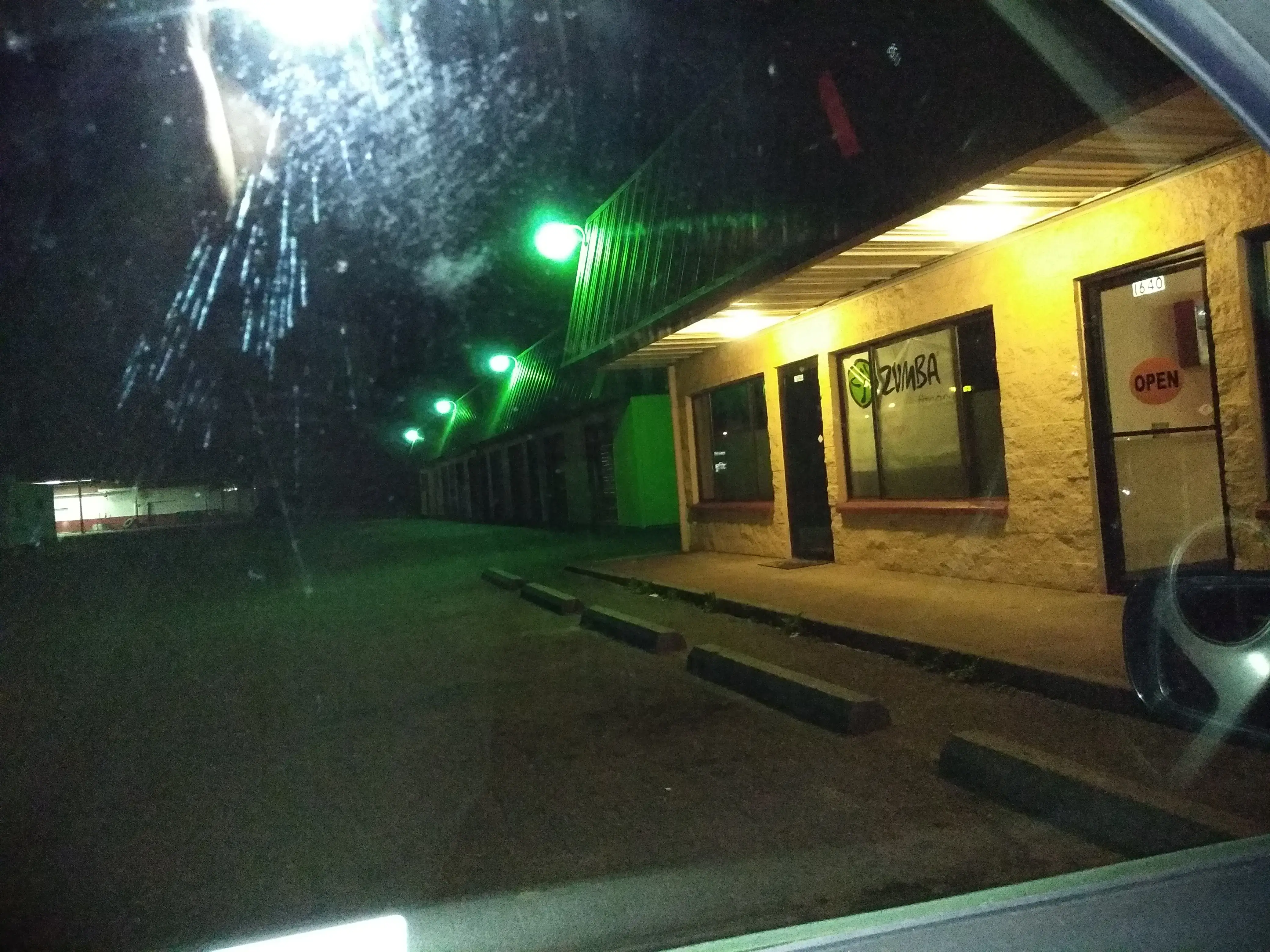 Independence laundromat thumbnail 9