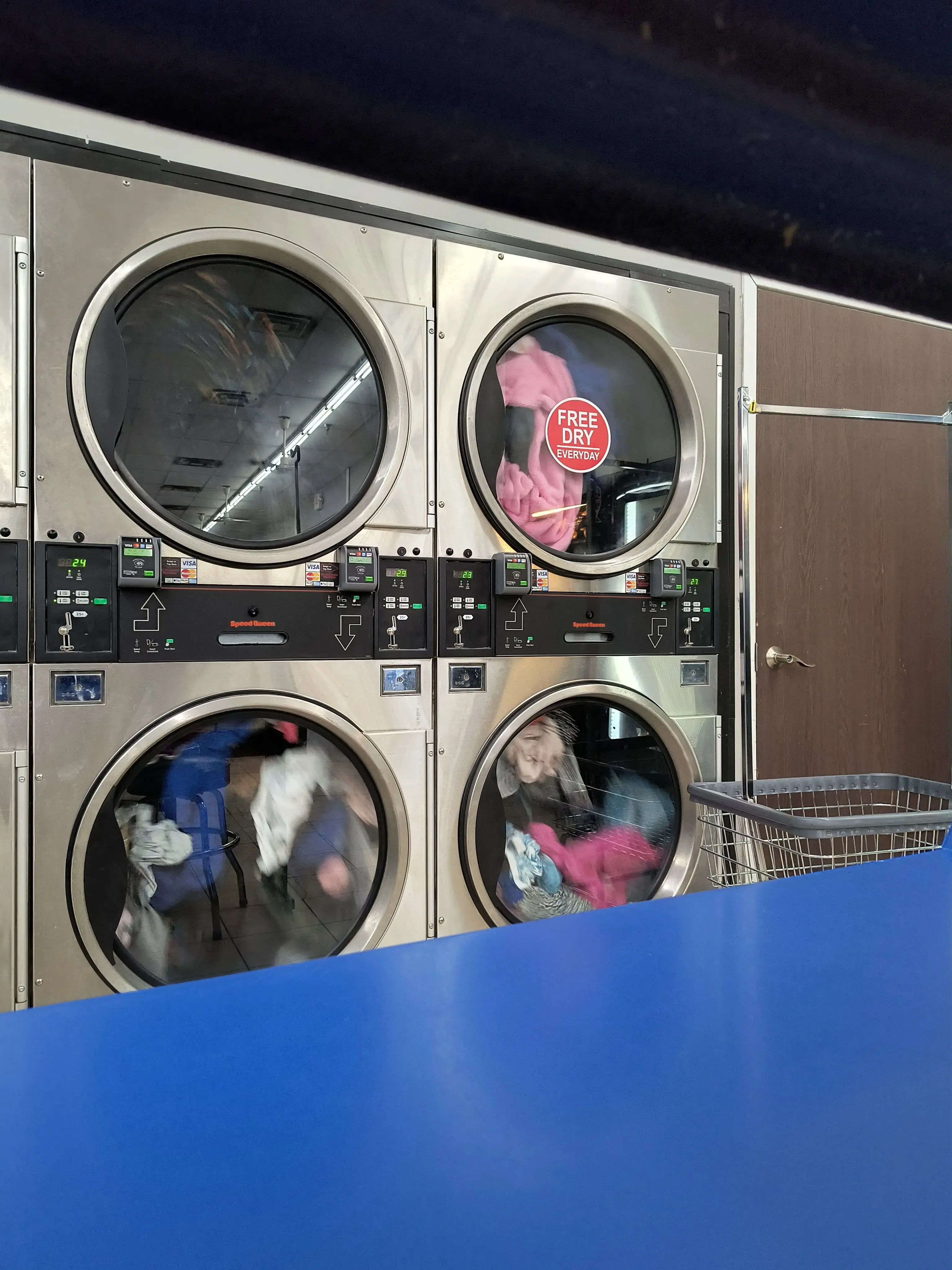 Independence Superwash Coin Laundry - Image 15
