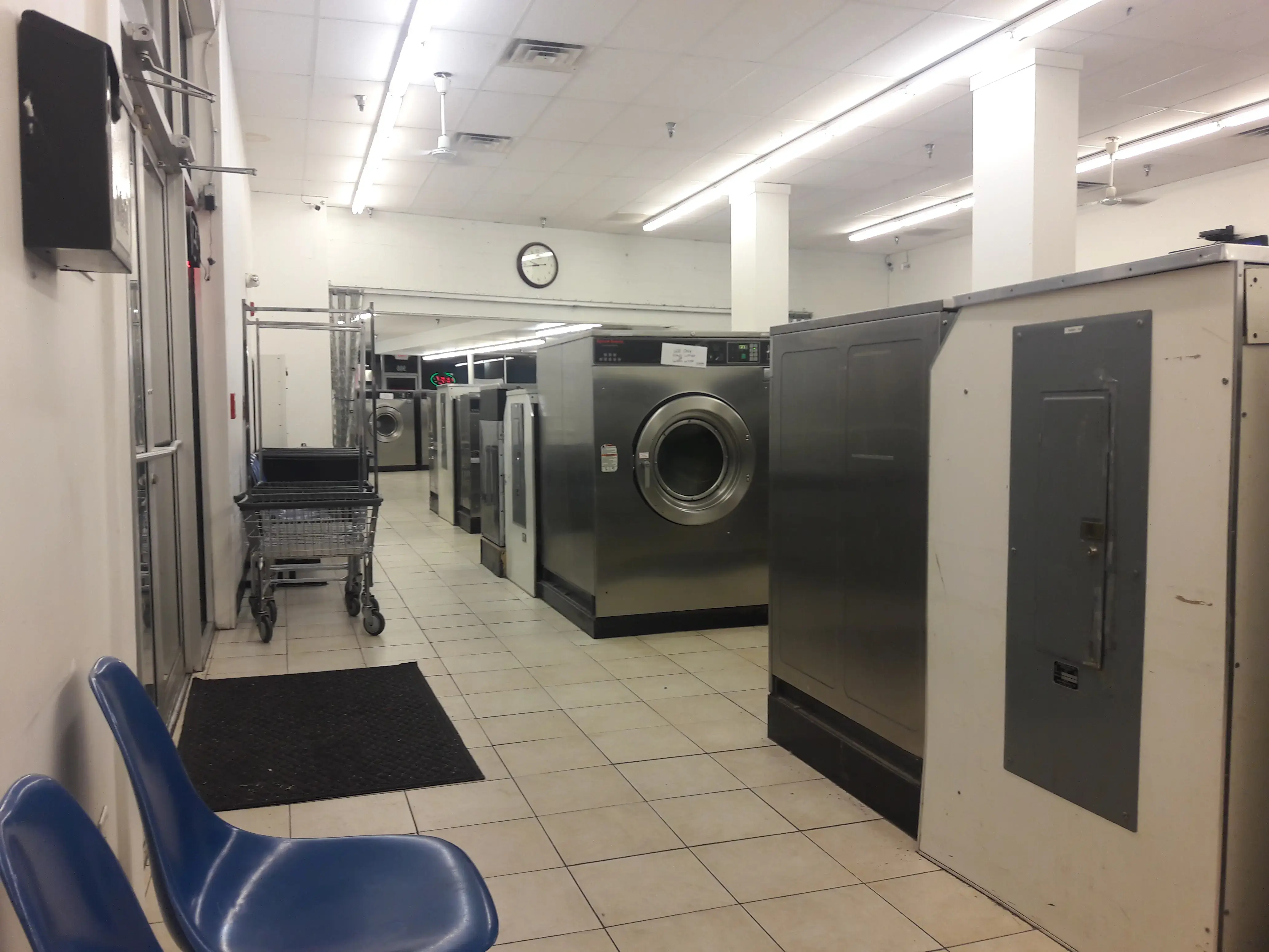 Independence Superwash Coin Laundry - Image 6