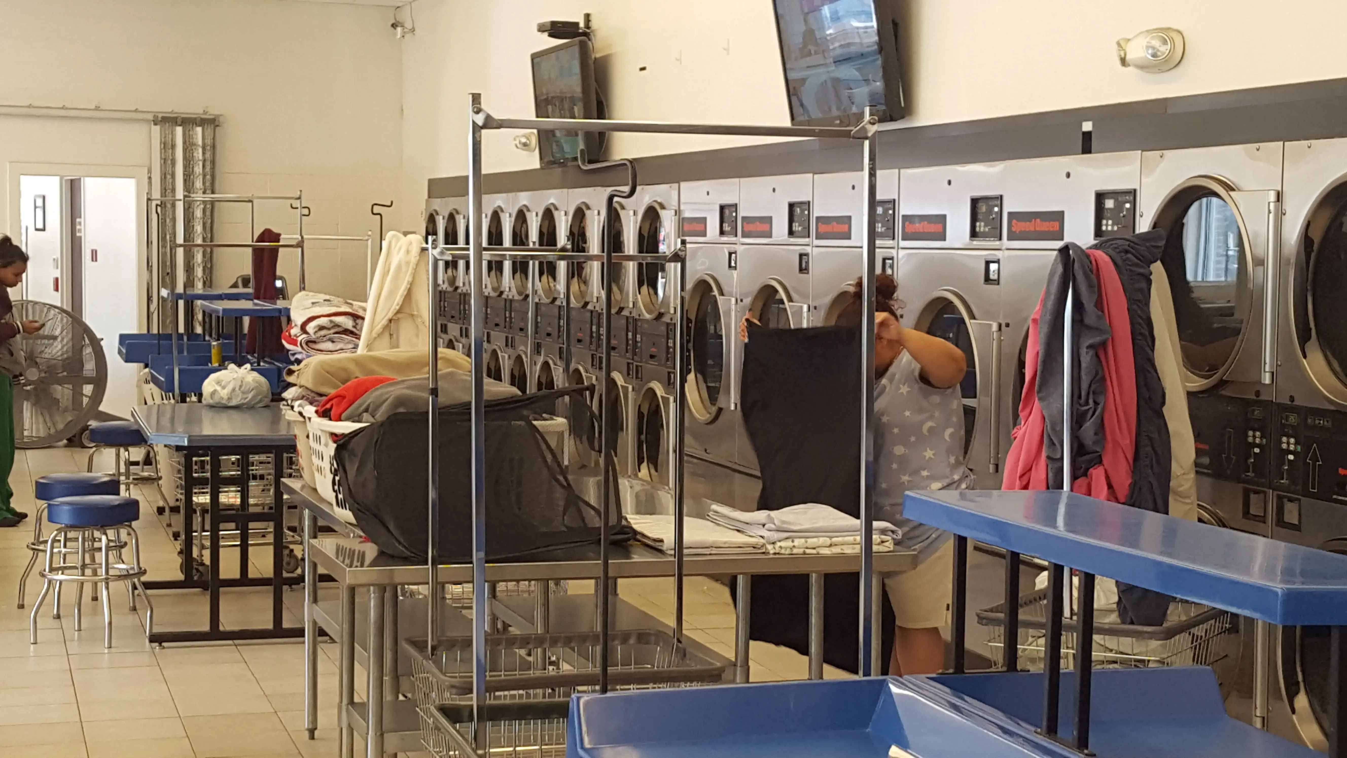 Independence Superwash Coin Laundry - Image 5