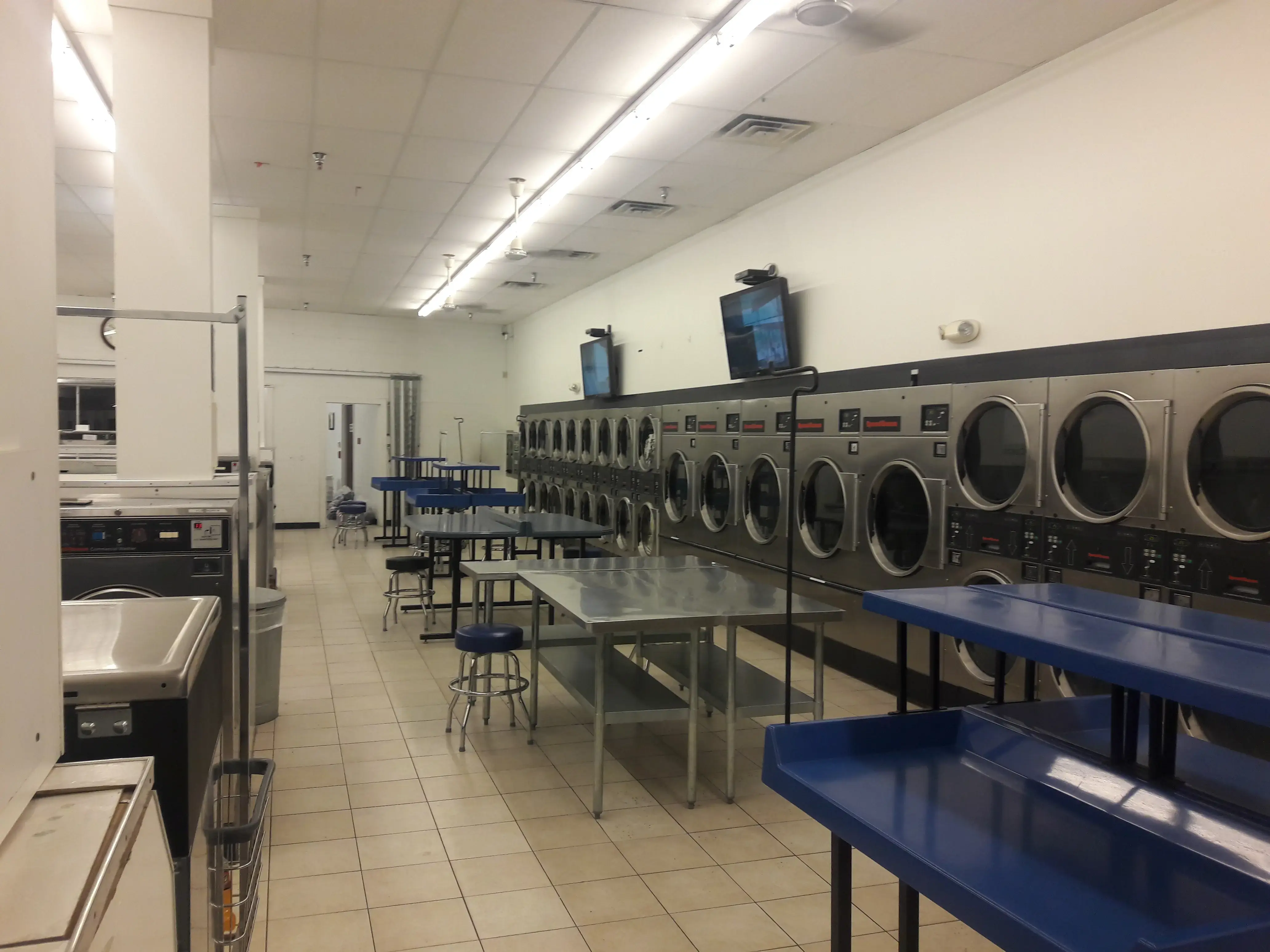 Independence Superwash Coin Laundry - Image 4
