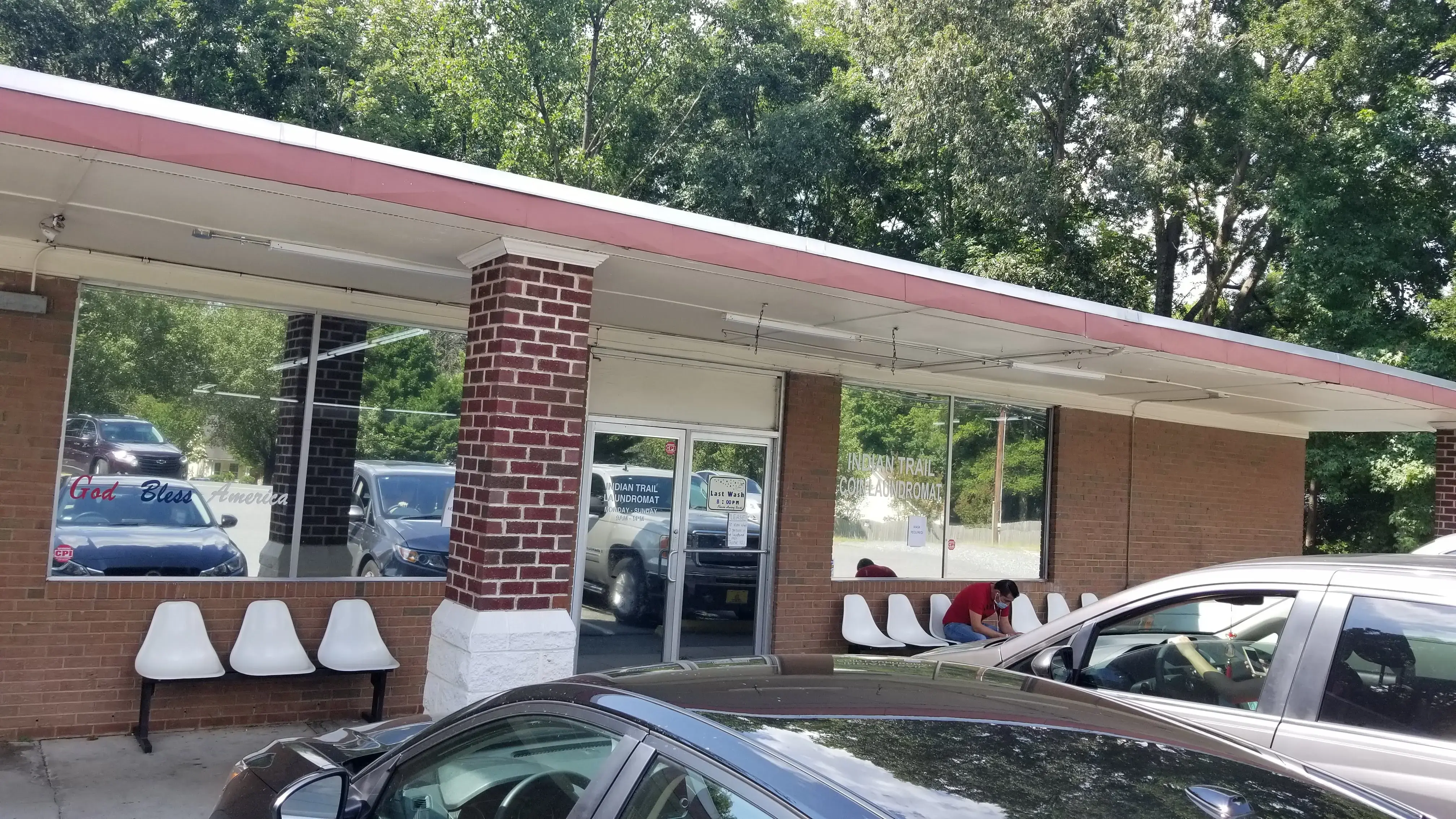 Indian Trail Laundromat thumbnail 9