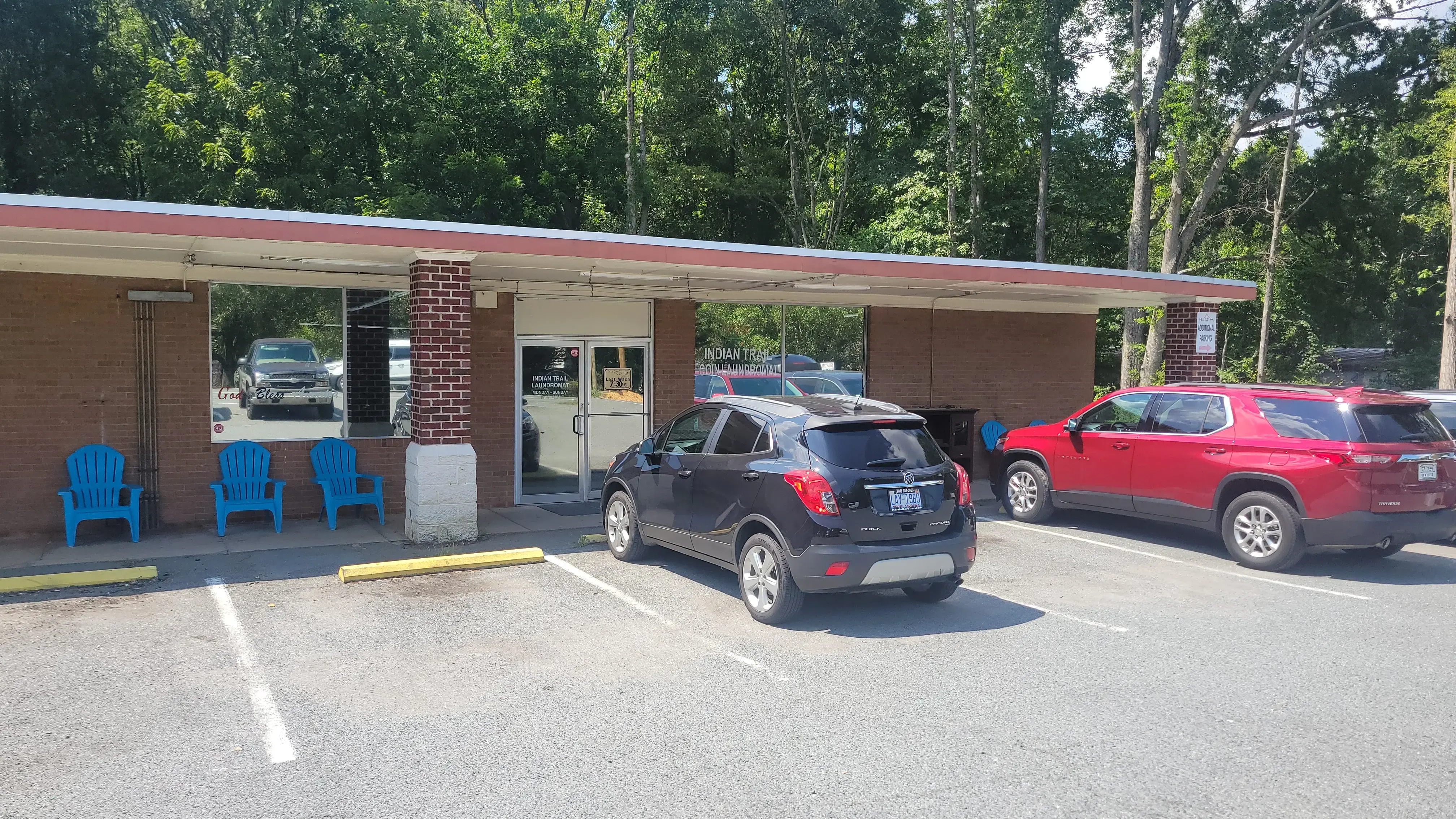 Indian Trail Laundromat thumbnail 20