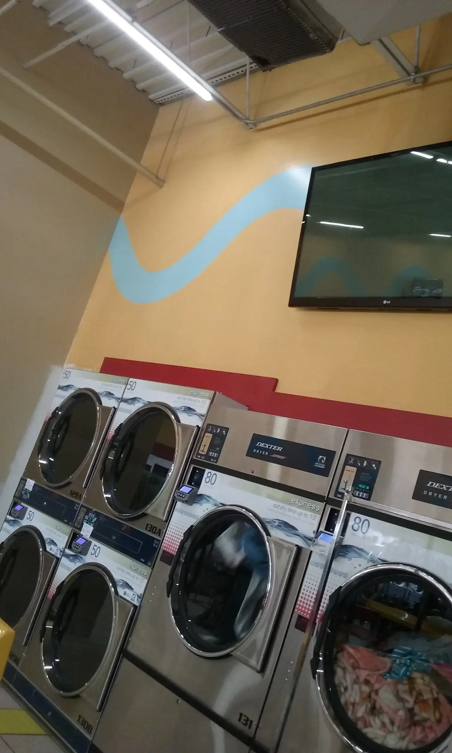 Indyland Laundromat thumbnail 9