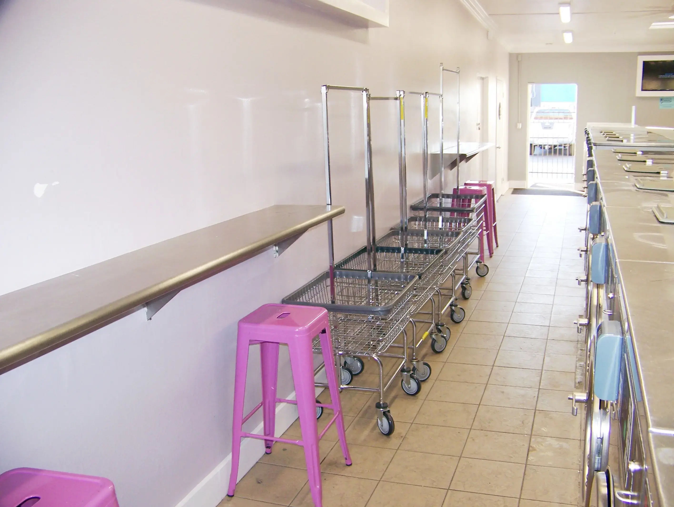 Isla Vista Laundromat thumbnail 6
