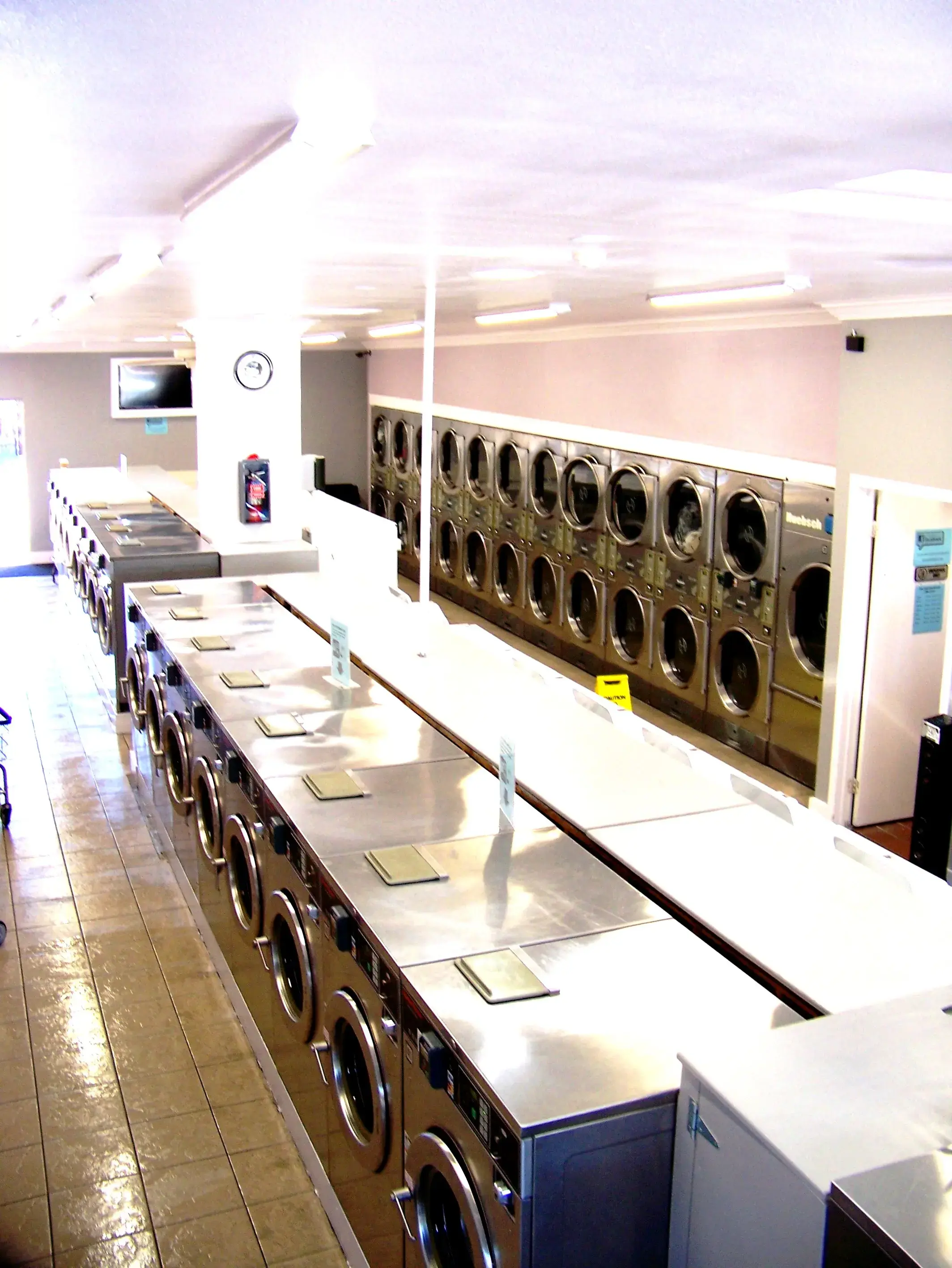 Isla Vista Laundromat - Image 13