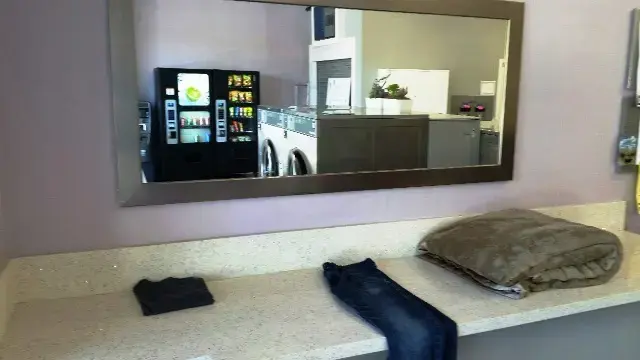Isla Vista Laundromat - Image 11