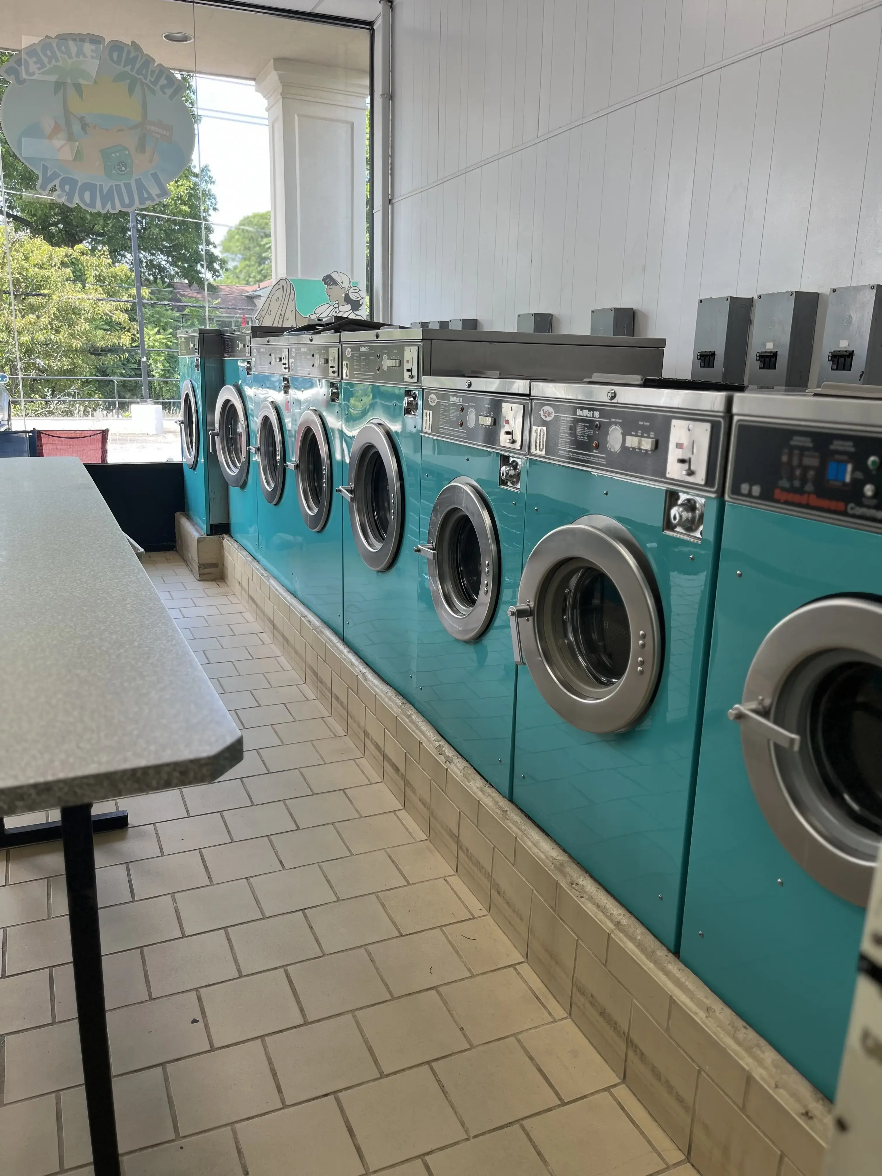Island Express Laundry thumbnail 12