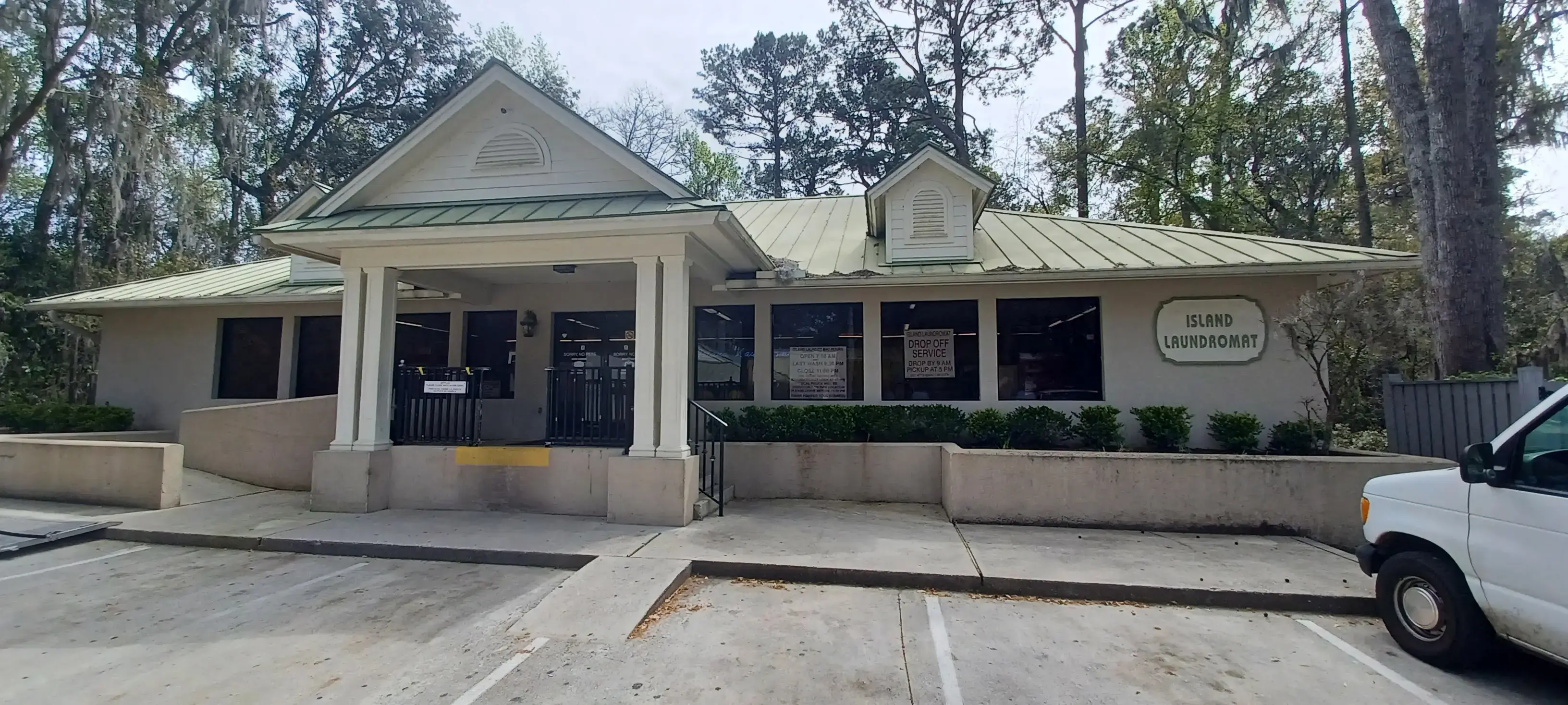 Island Laundromat LLC thumbnail 9