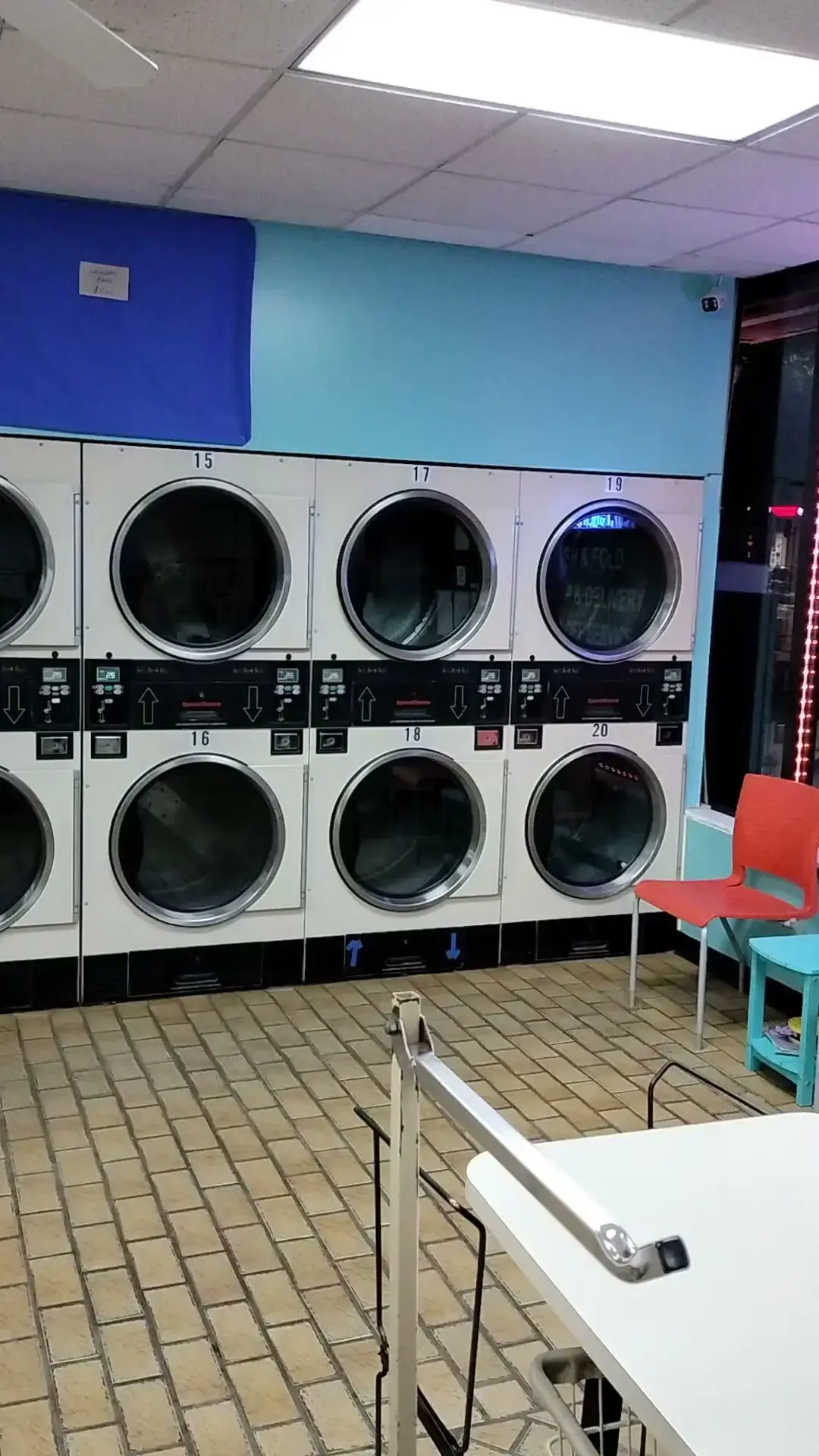 Island Laundromat - Image 2
