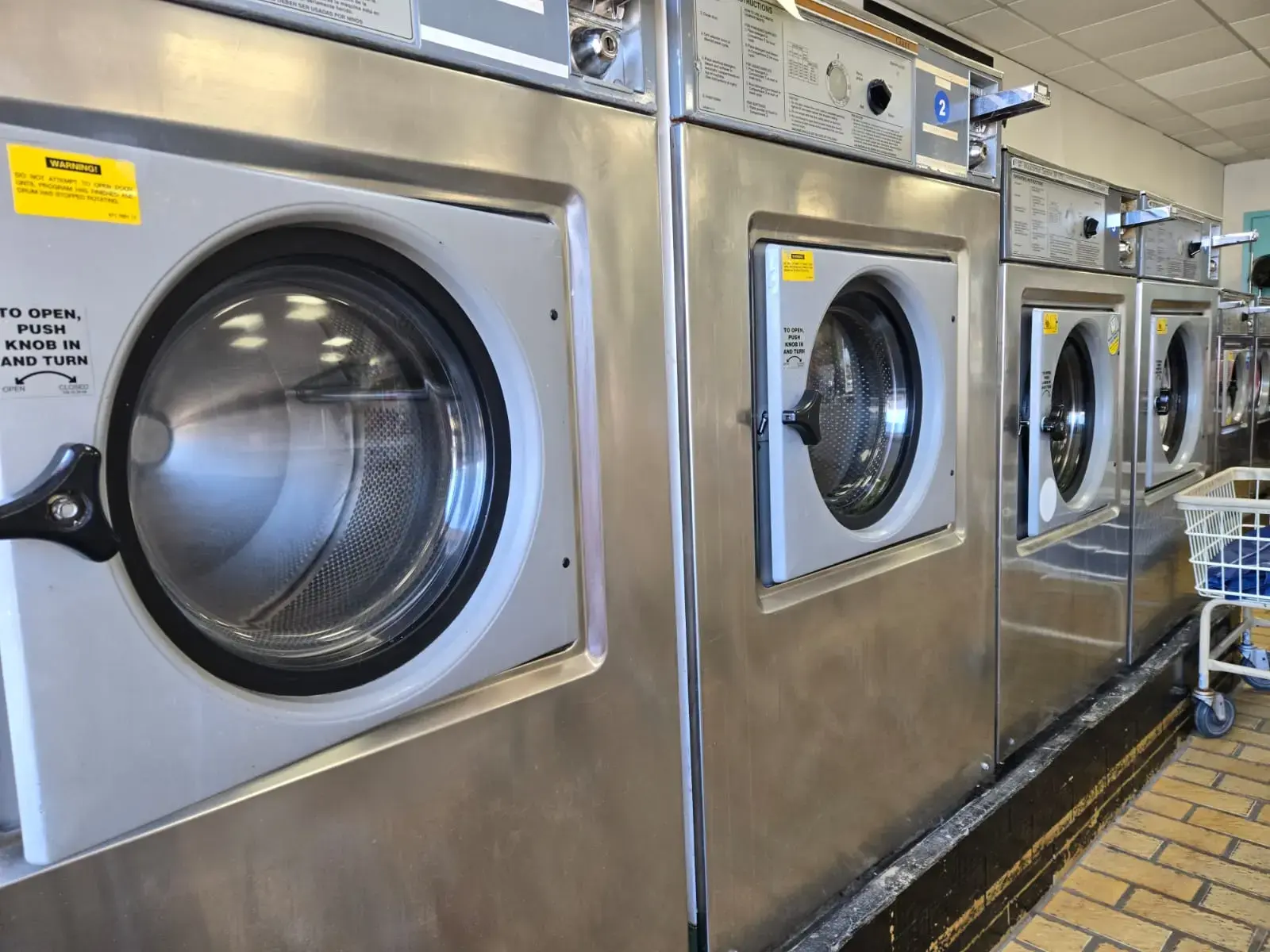 Island Laundromat - Image 18