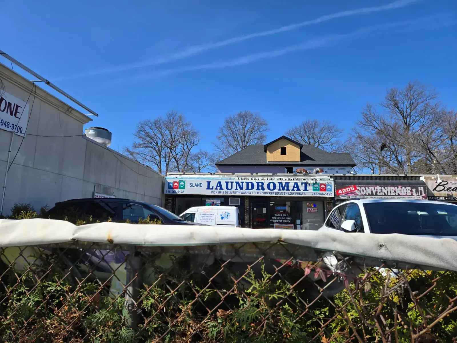Island Laundromat thumbnail 5