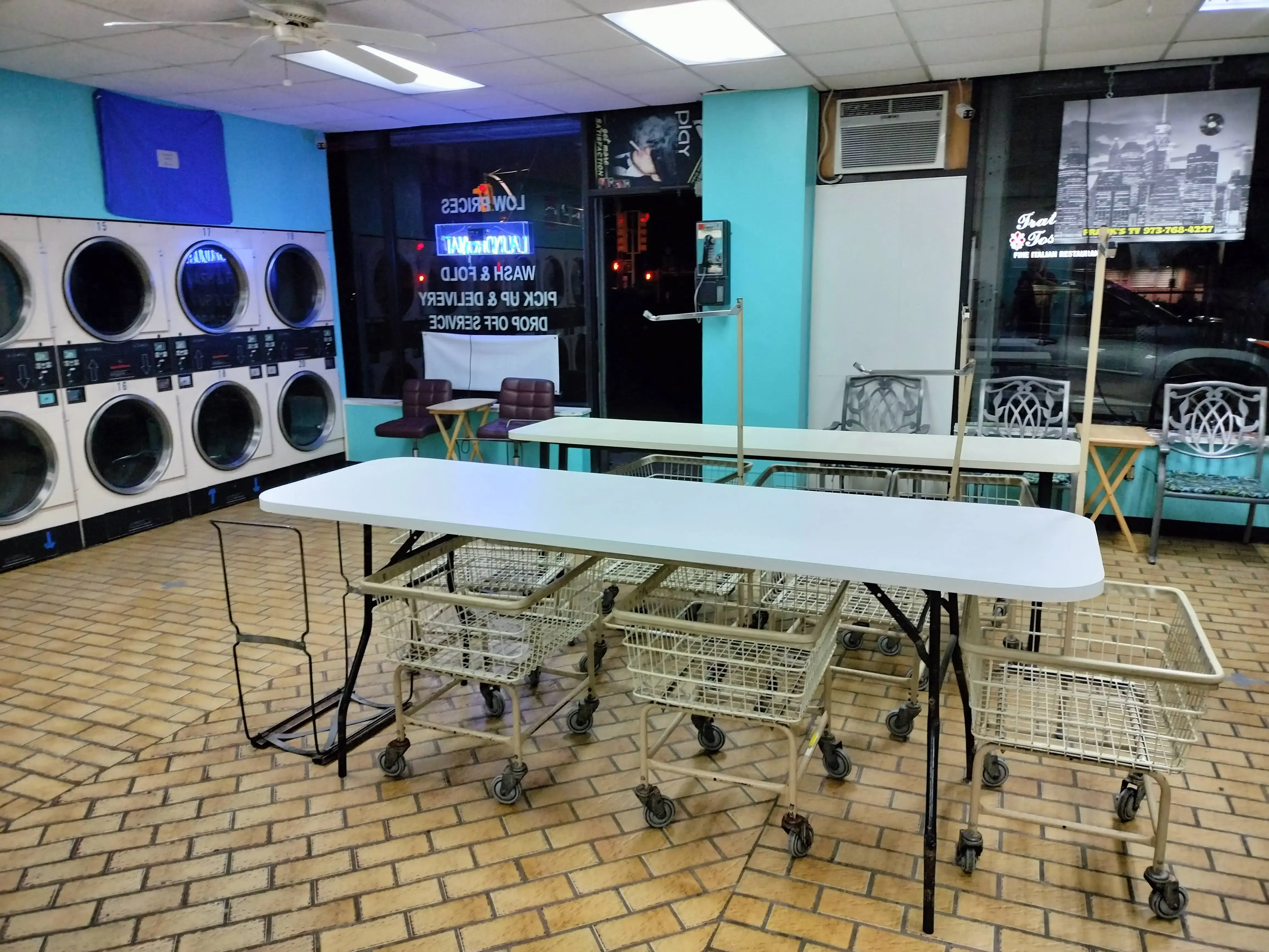 Island Laundromat - Image 20