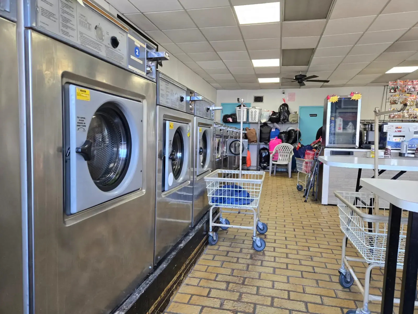 Island Laundromat thumbnail 1