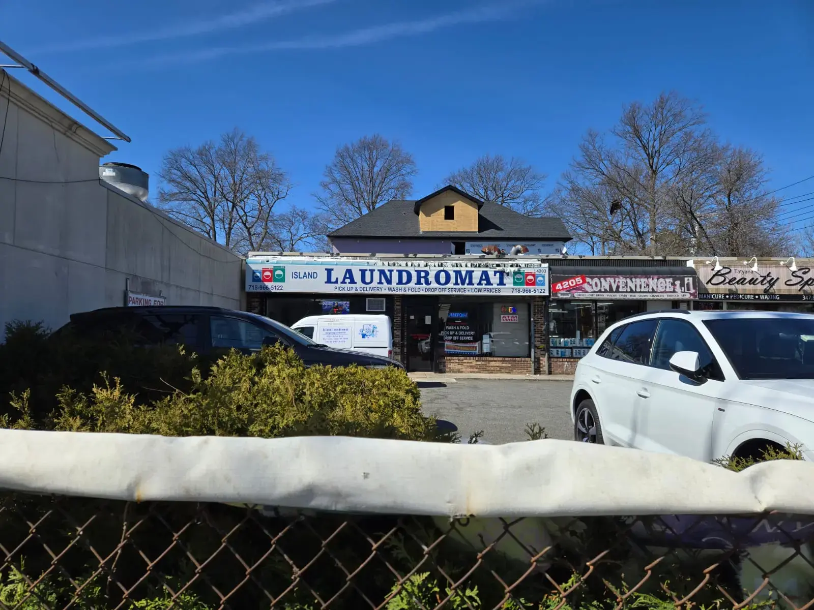 Island Laundromat thumbnail 16