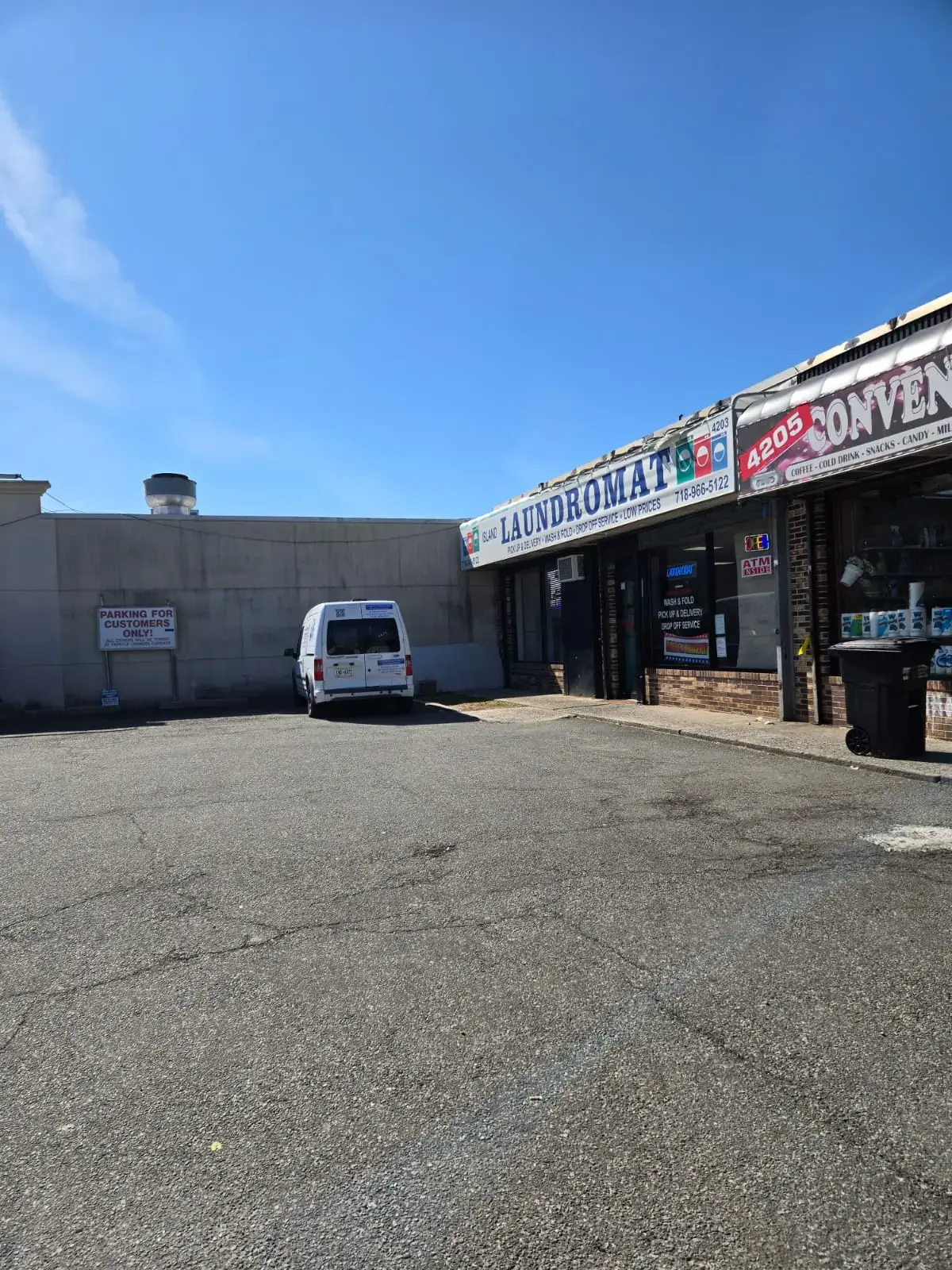 Island Laundromat thumbnail 17