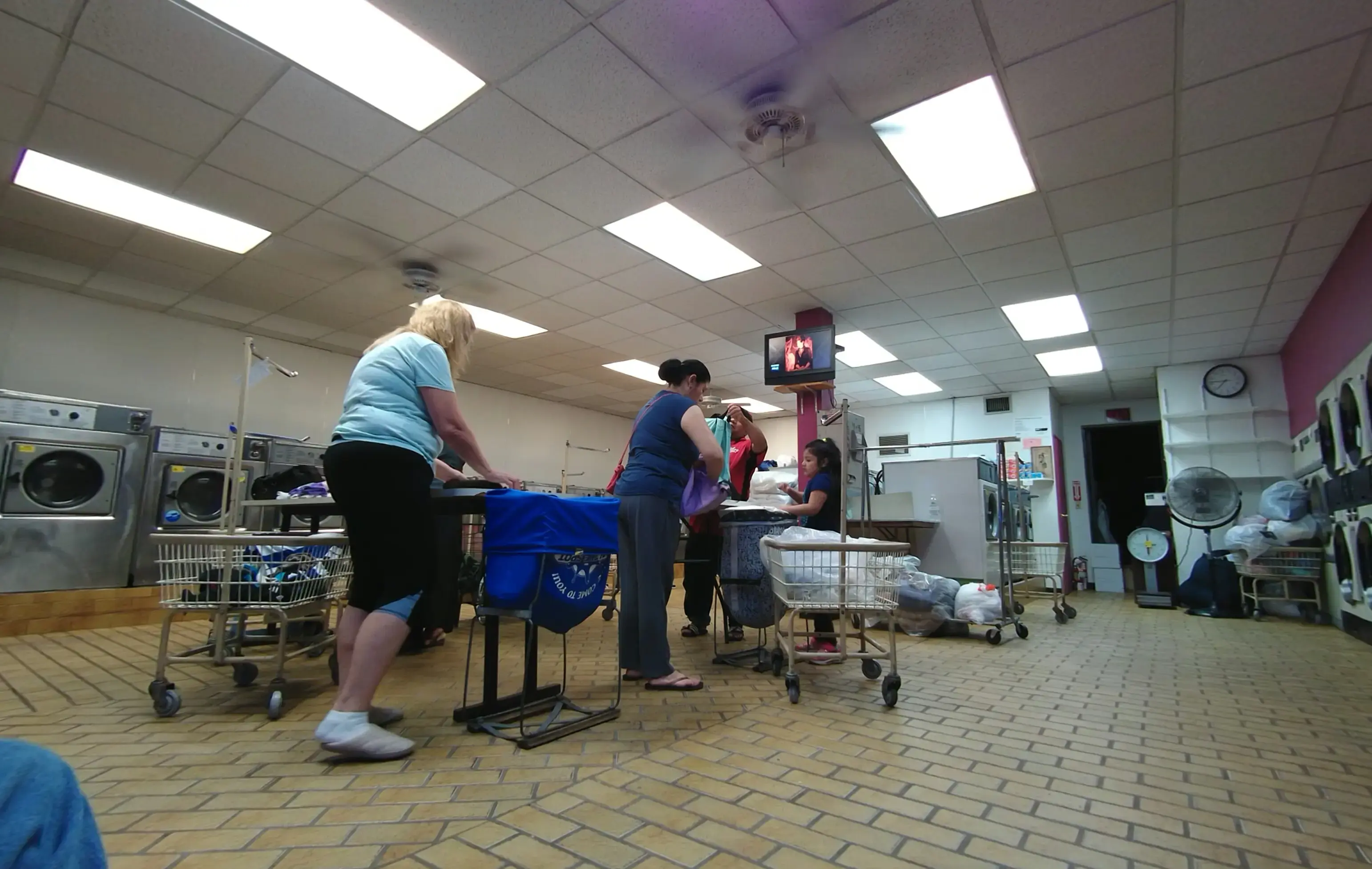 Island Laundromat thumbnail 7