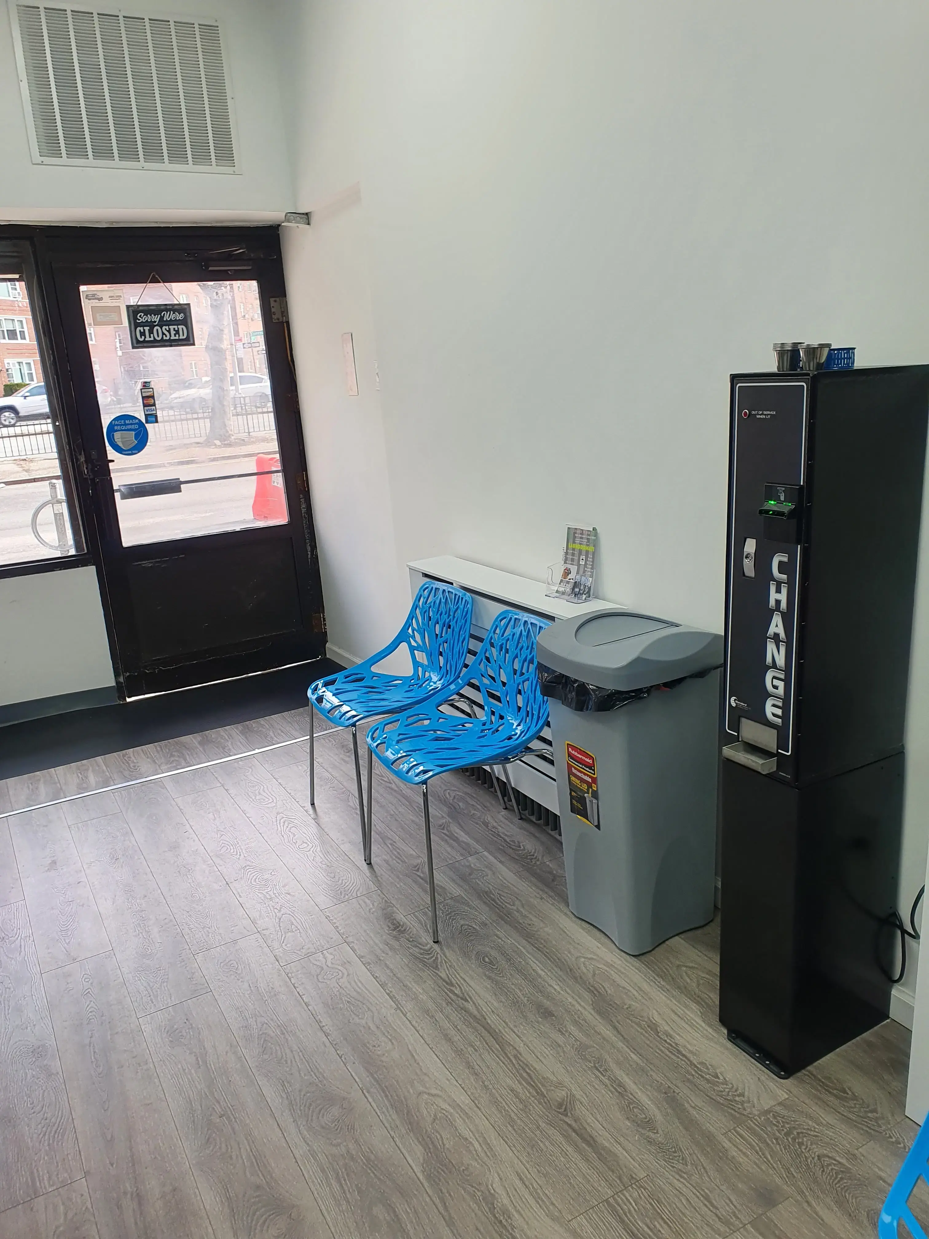 Island Wash Laundromat - Image 6