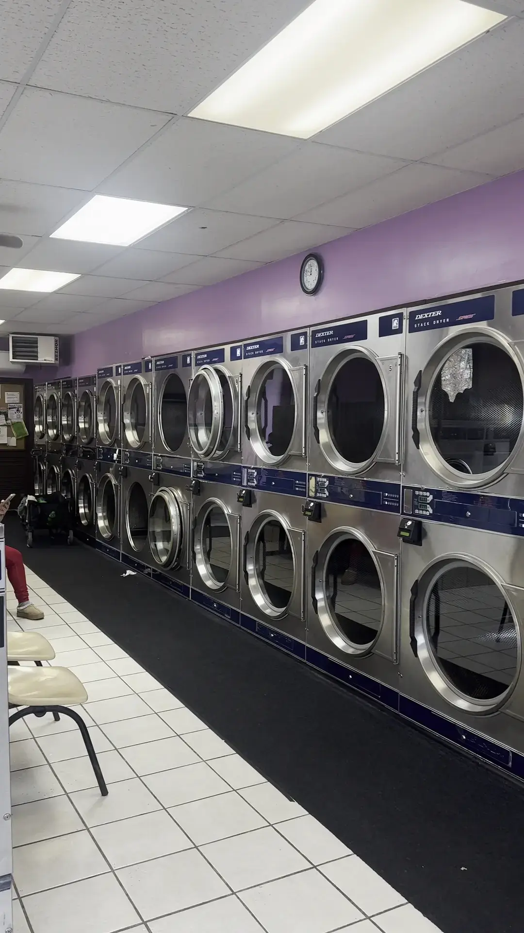 Ithaca Apartment & Laundromat - Image 15