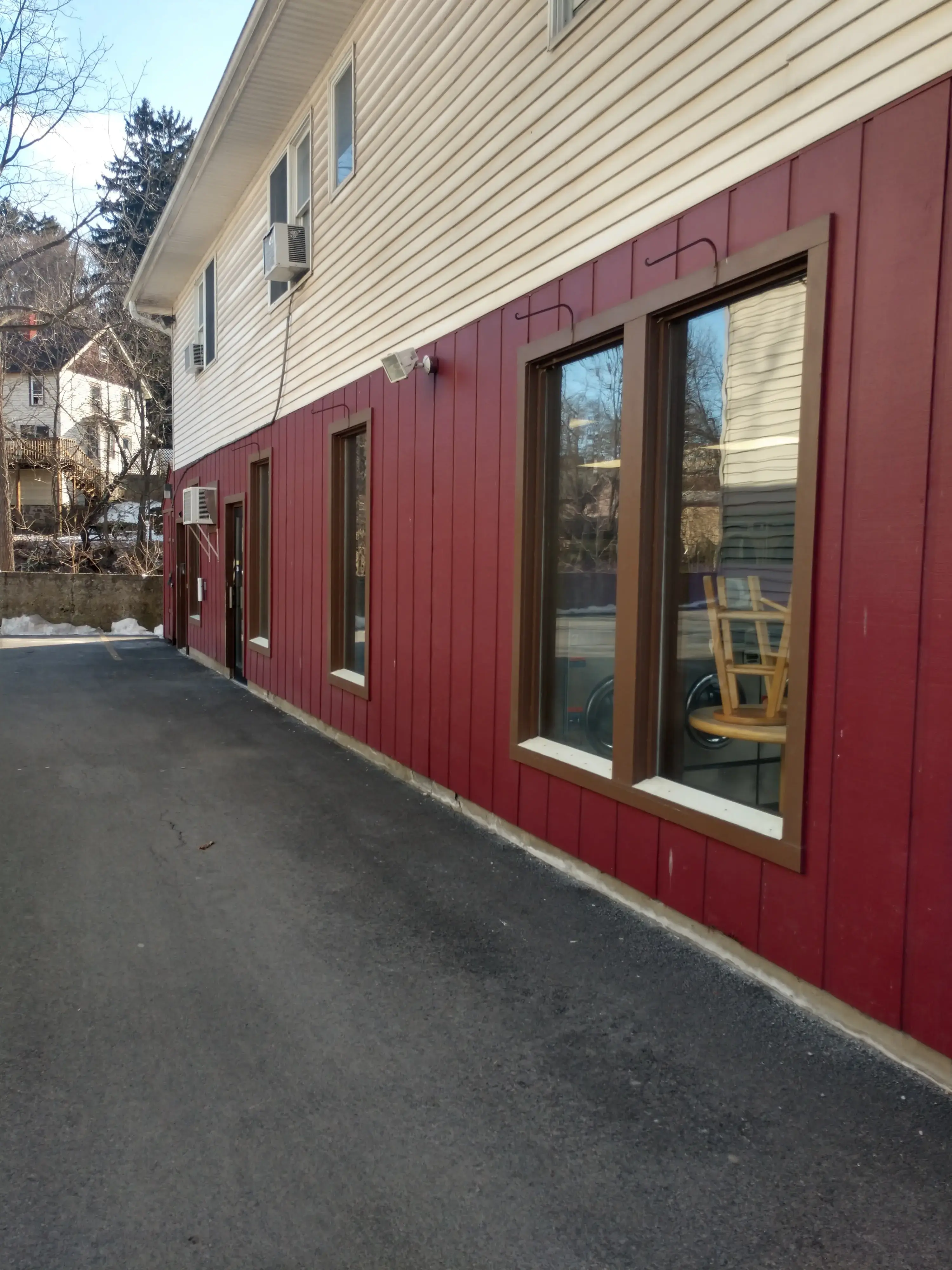 Ithaca Apartment & Laundromat thumbnail 10
