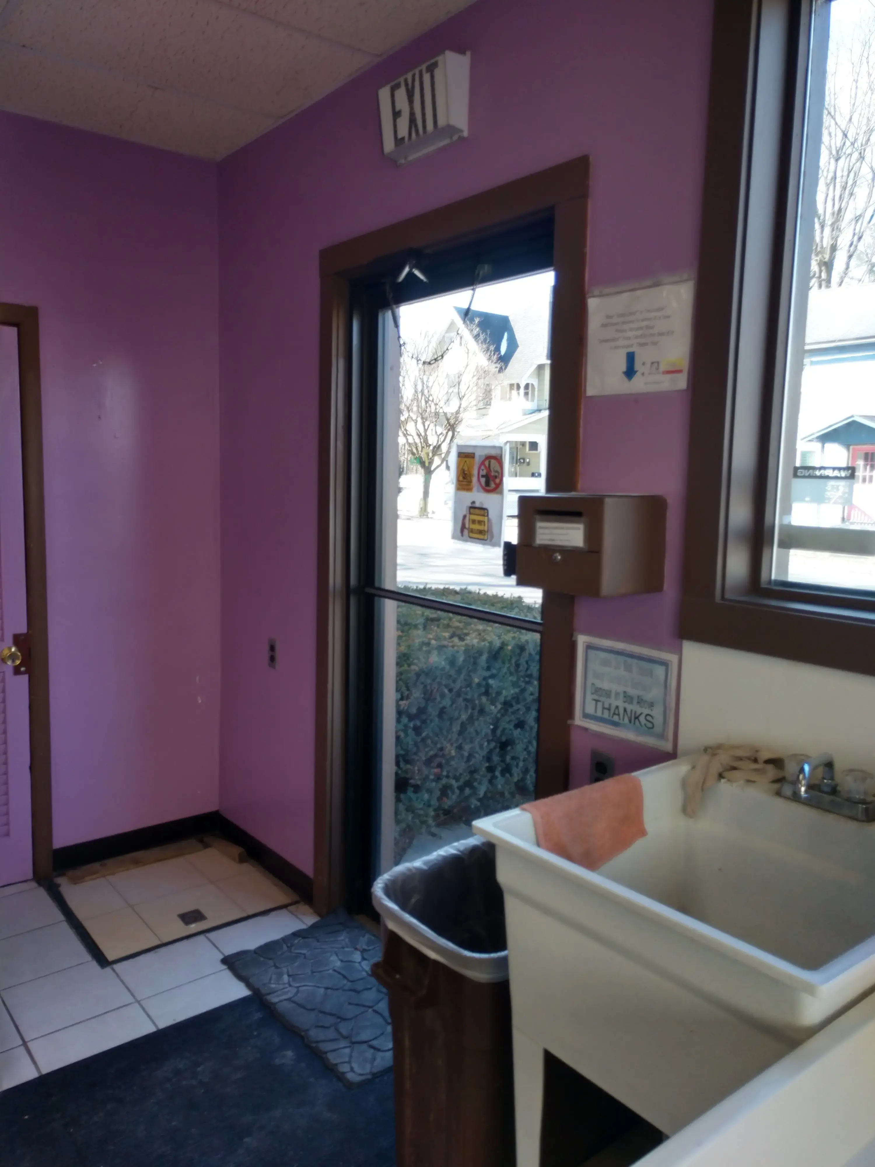 Ithaca Apartment & Laundromat thumbnail 18