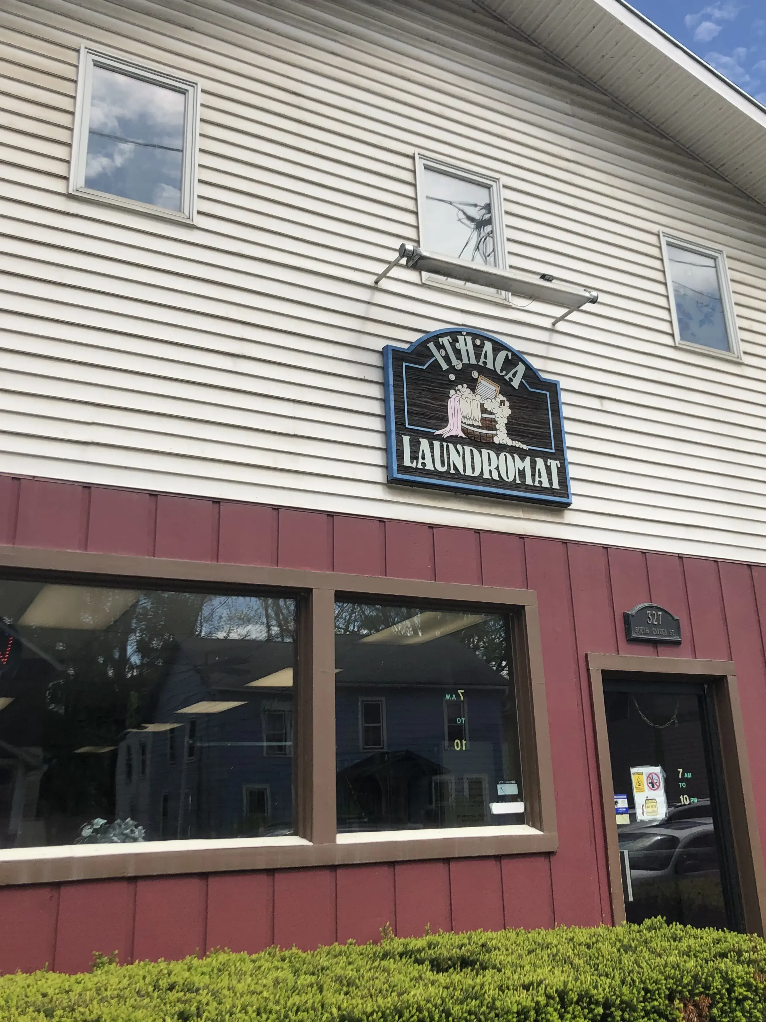Ithaca Apartment & Laundromat thumbnail 20