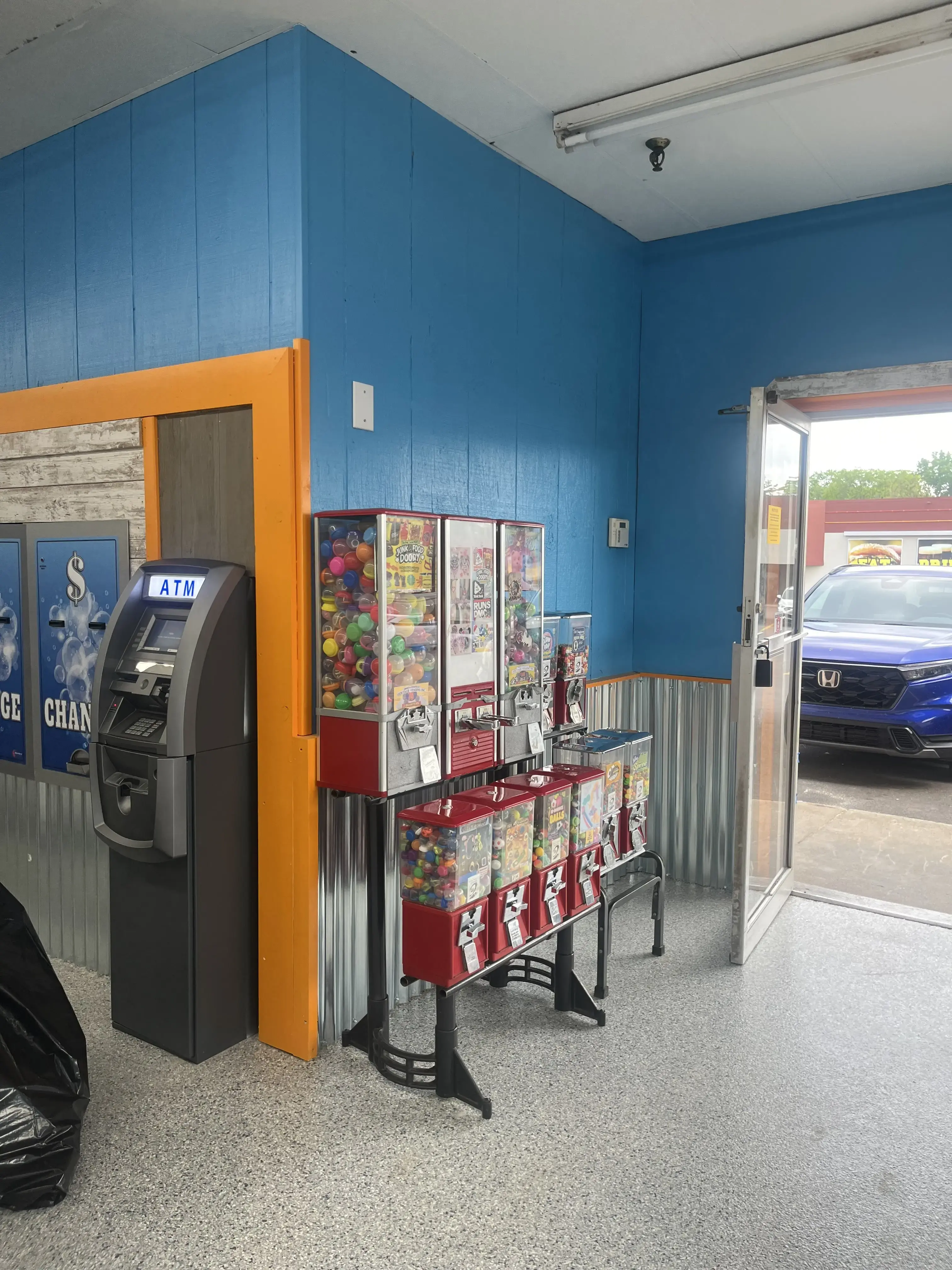 Itoro & Don’s Kwik Wash Laundromat & Dry Cleaners thumbnail 16