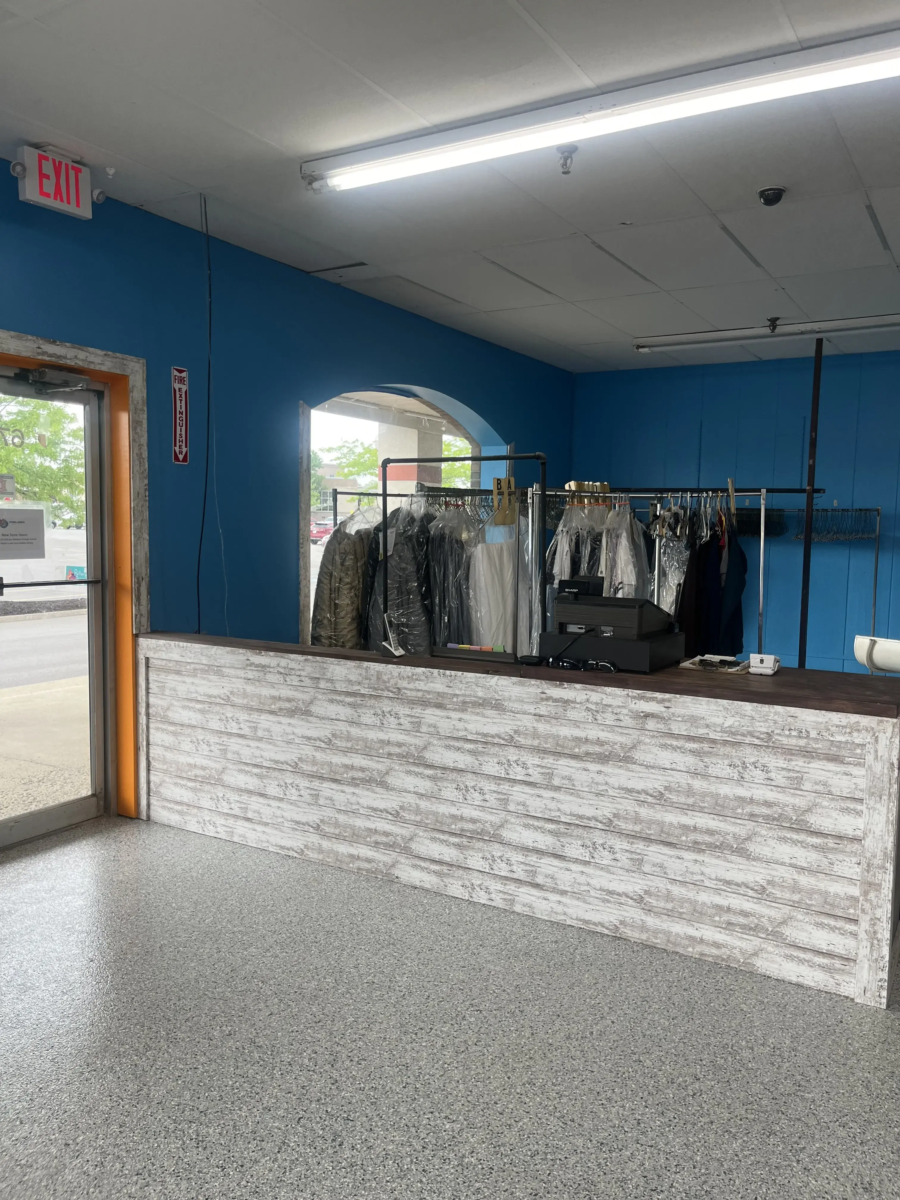 Itoro & Don’s Kwik Wash Laundromat & Dry Cleaners thumbnail 6