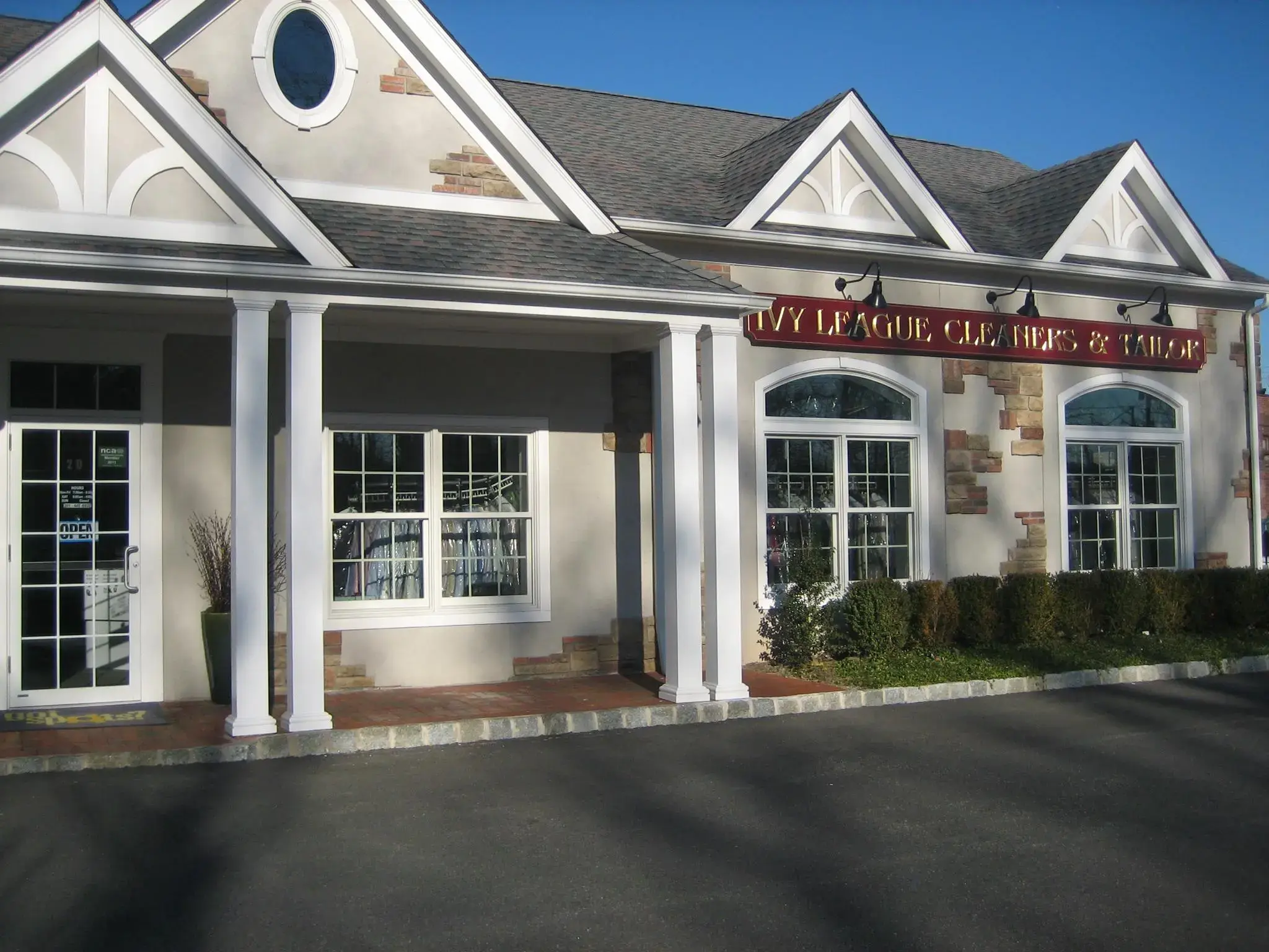 Ivy League Cleaners & Tailor location