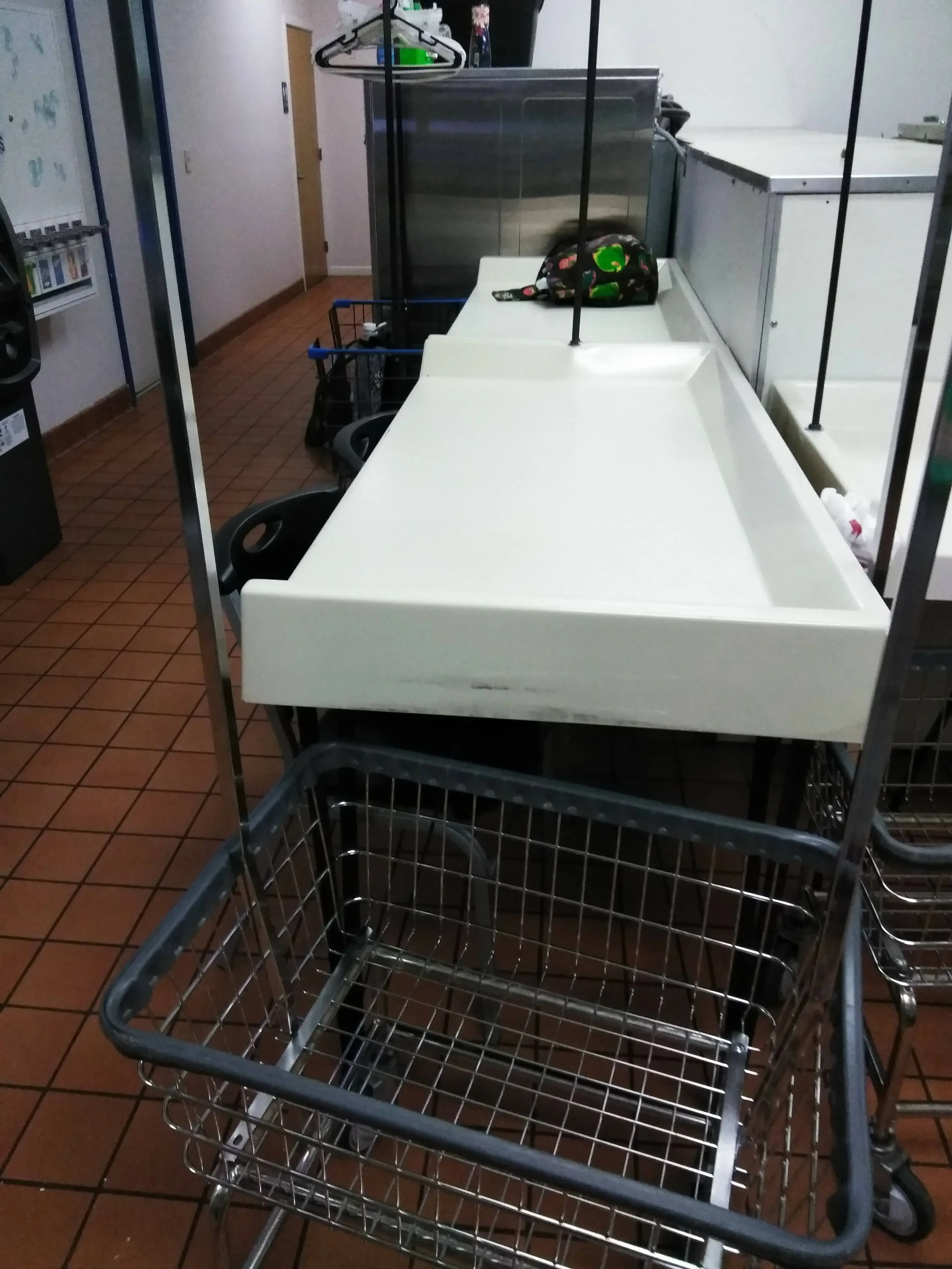 iWash 365 Laundromats - Wash and Fold Services - Image 10