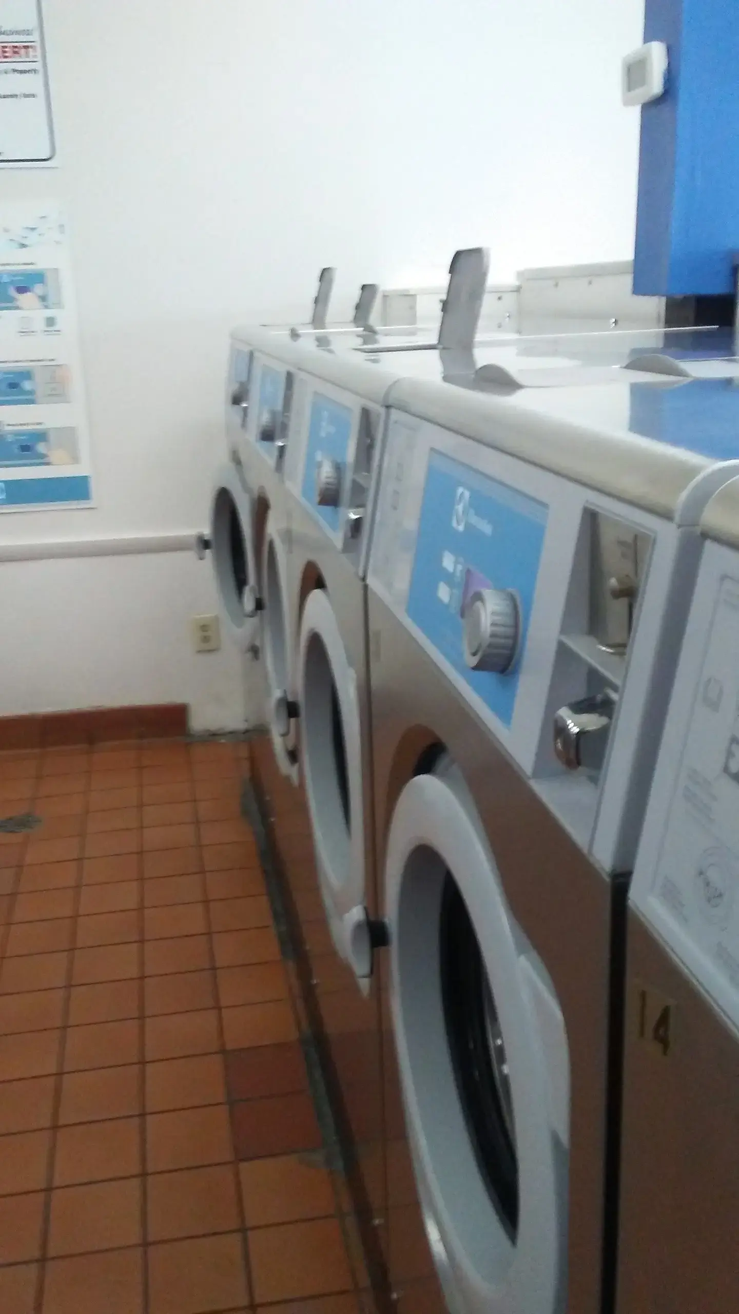 iWash 365 Laundromats - Wash and Fold Services thumbnail 13