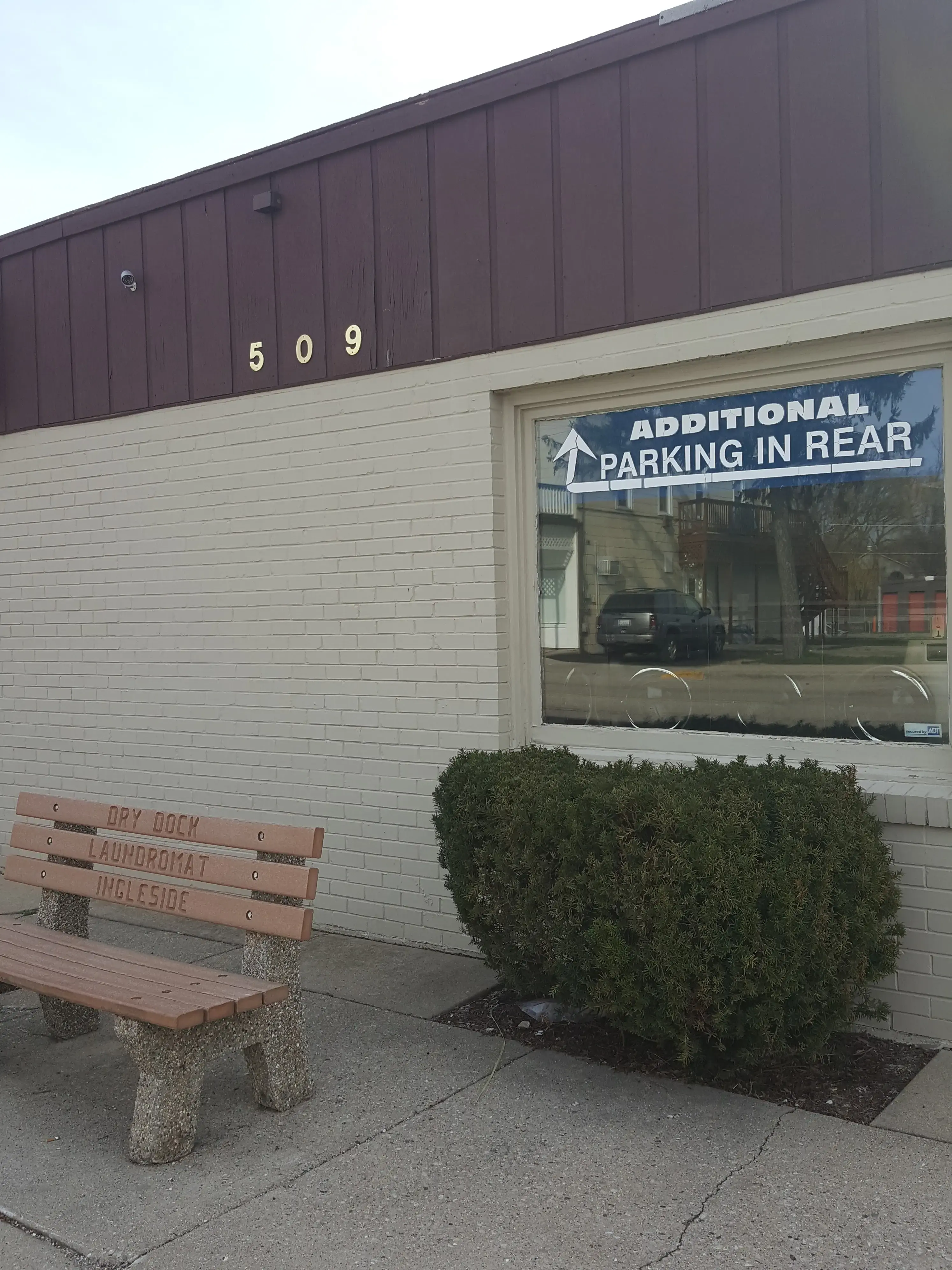 iWash Laundry Service - Image 6