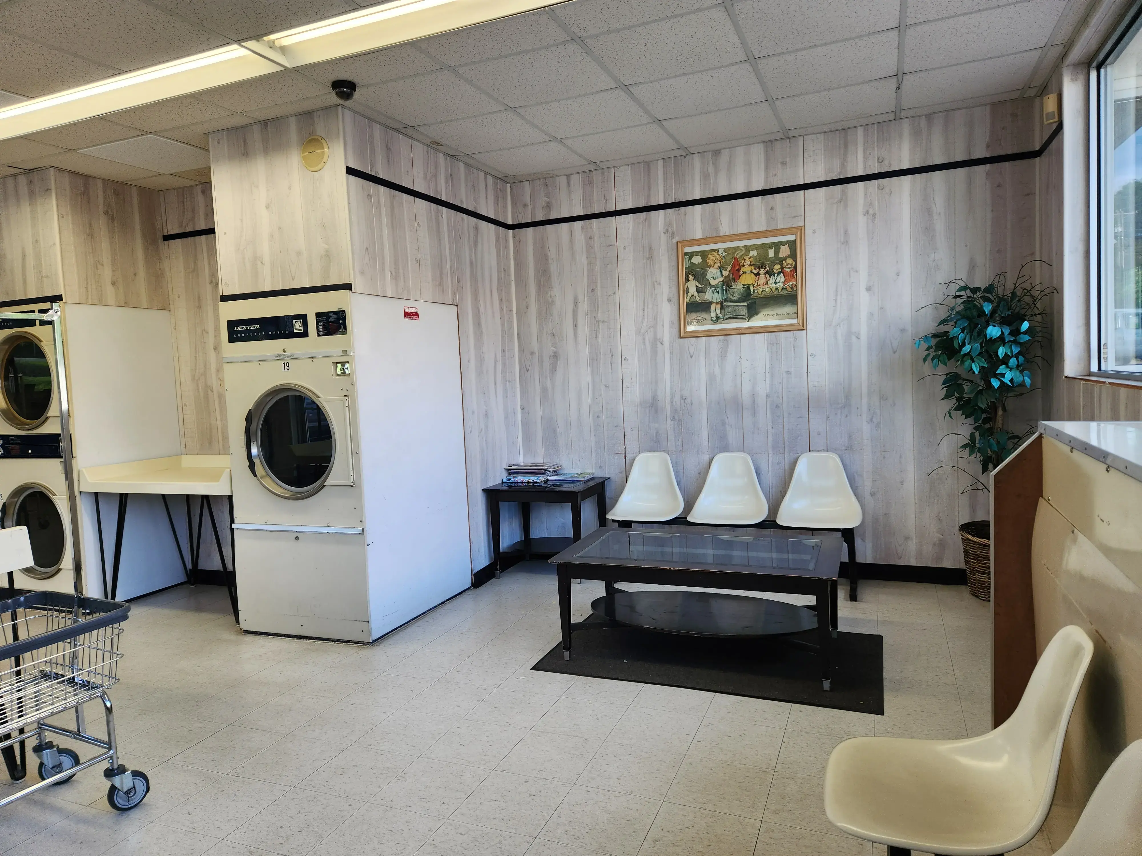 J & D Coin Laundry - Image 8