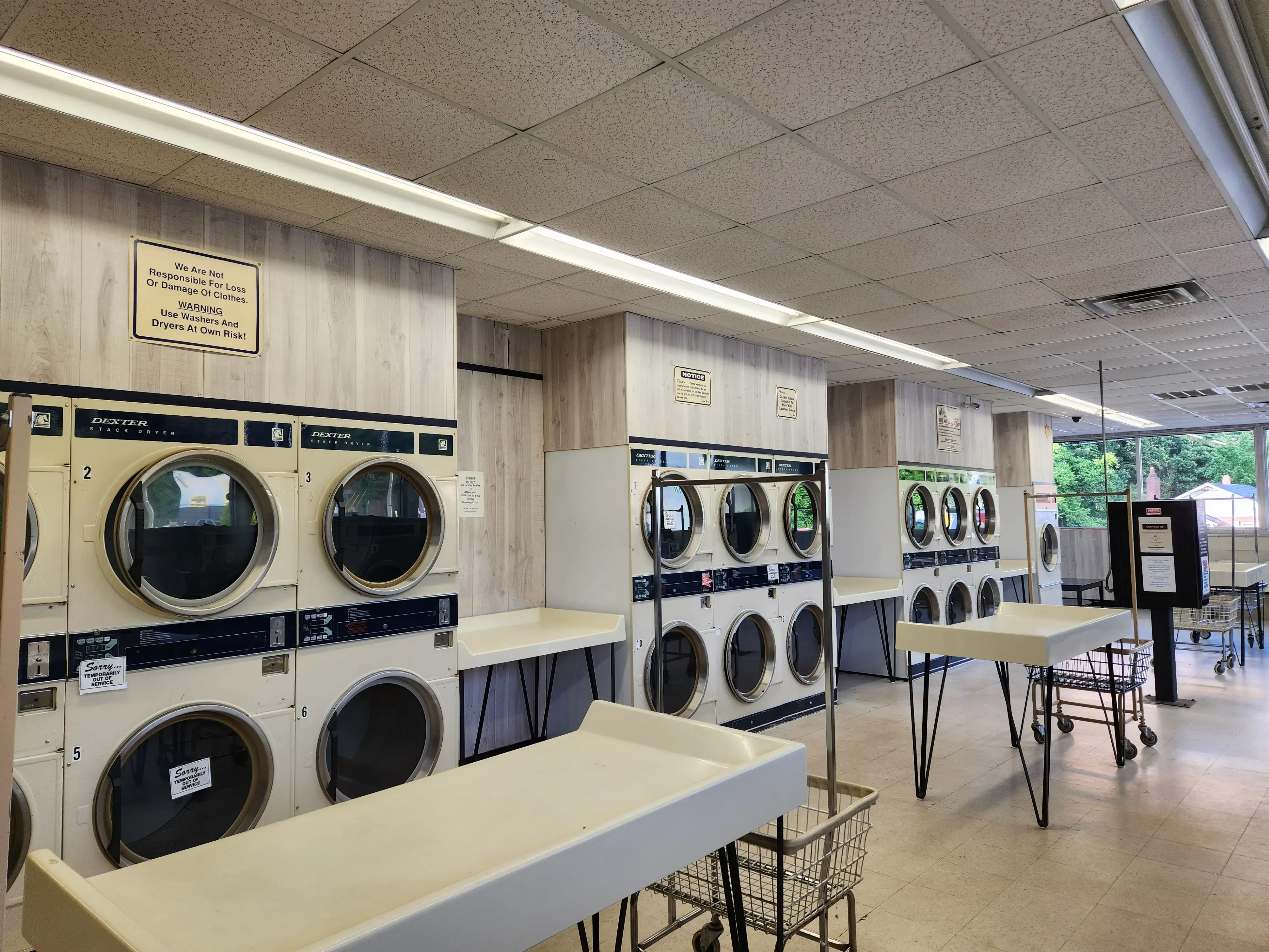J & D Coin Laundry - Image 1