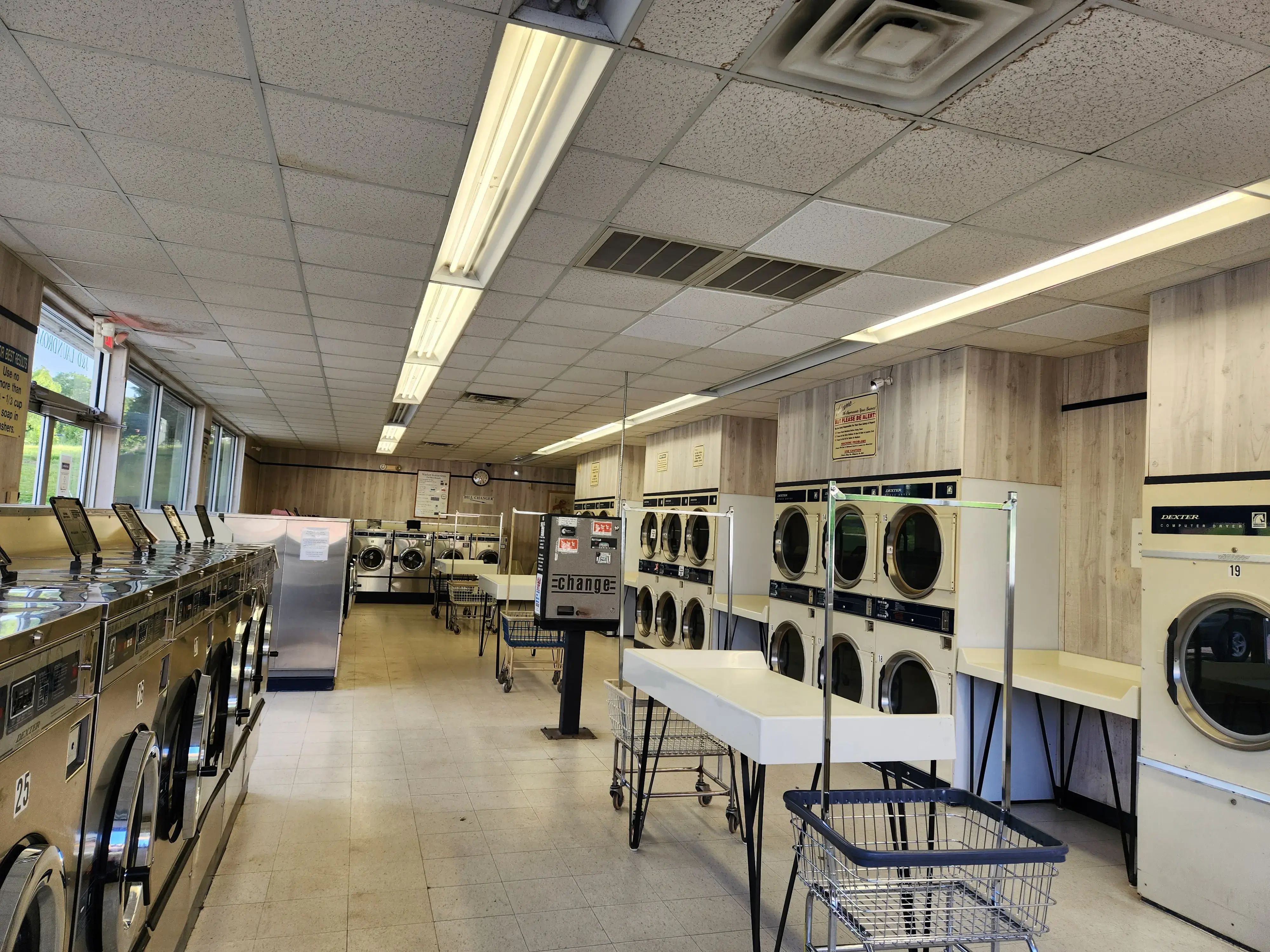 J & D Coin Laundry - Image 11