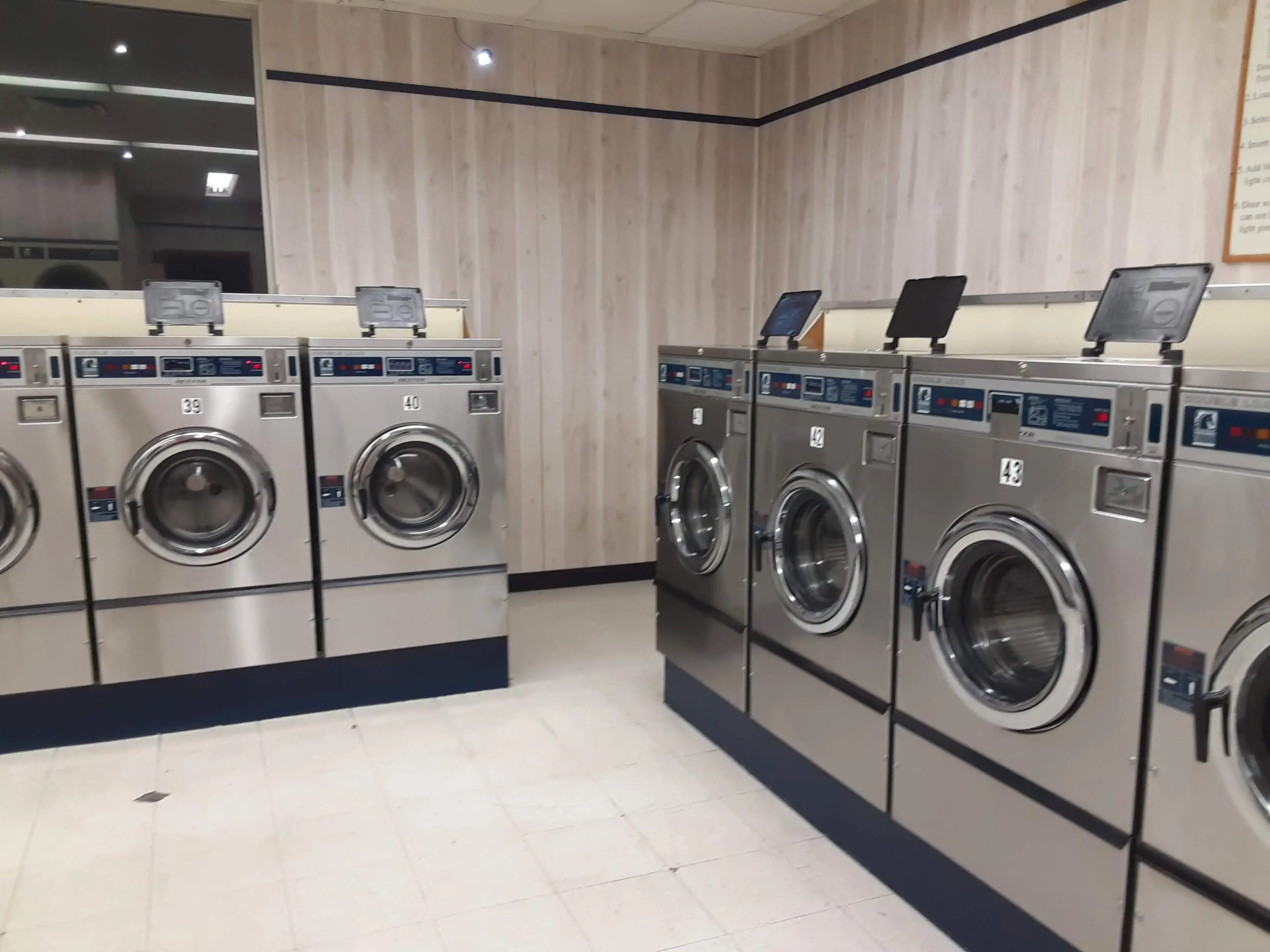 J & D Coin Laundry thumbnail 9