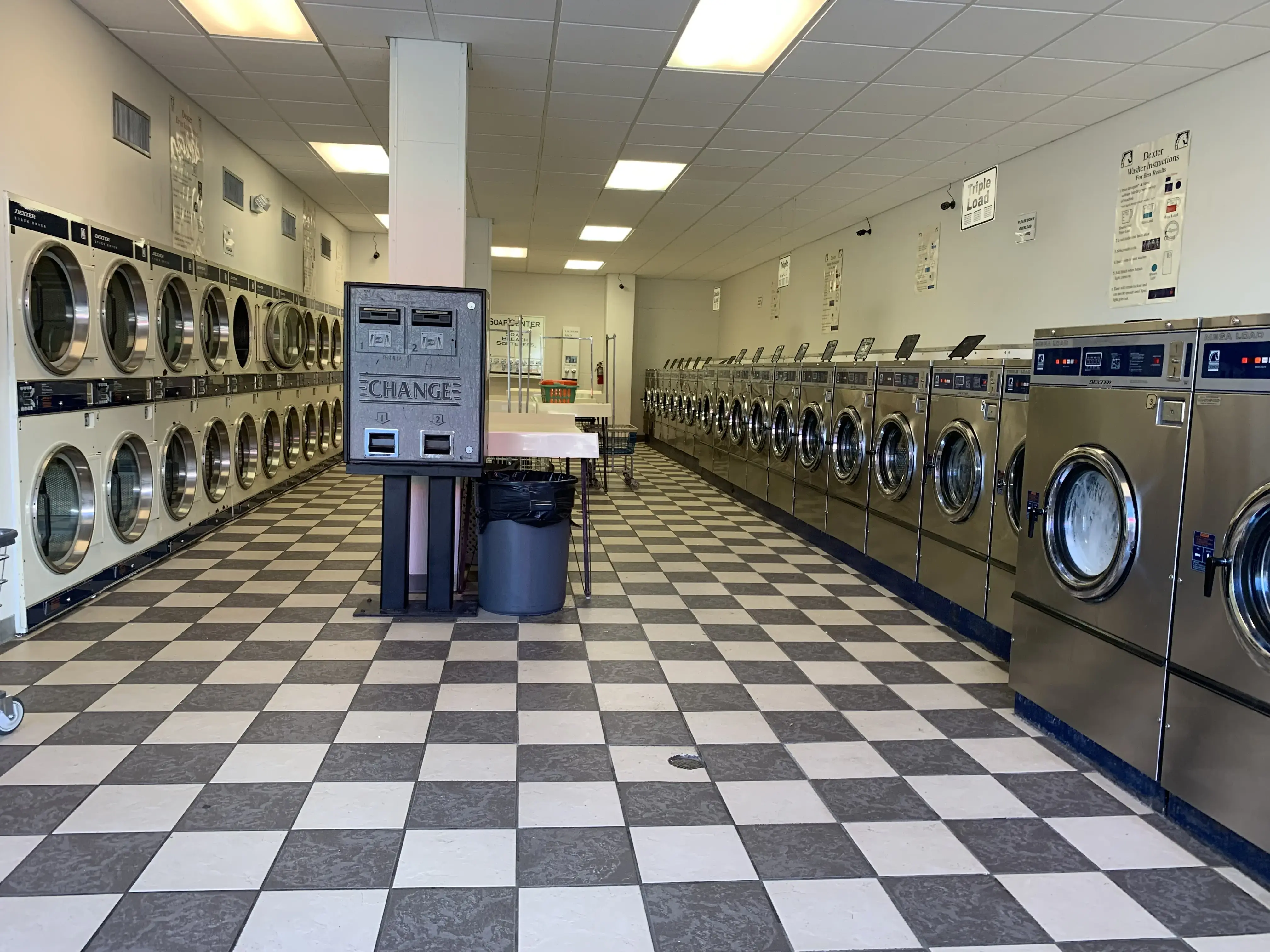 J & D Coin Laundry - Image 13