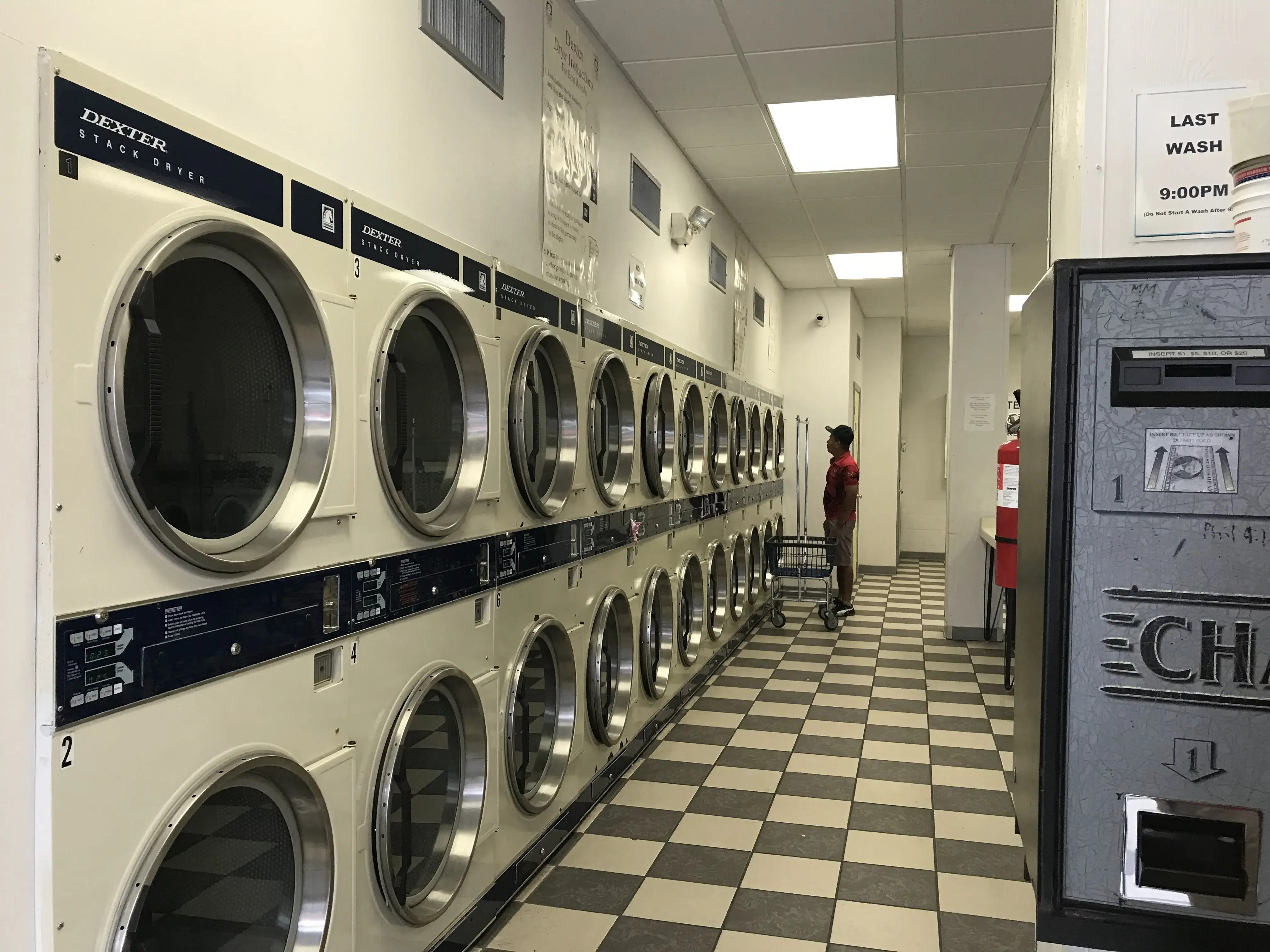 J & D Coin Laundry thumbnail 12
