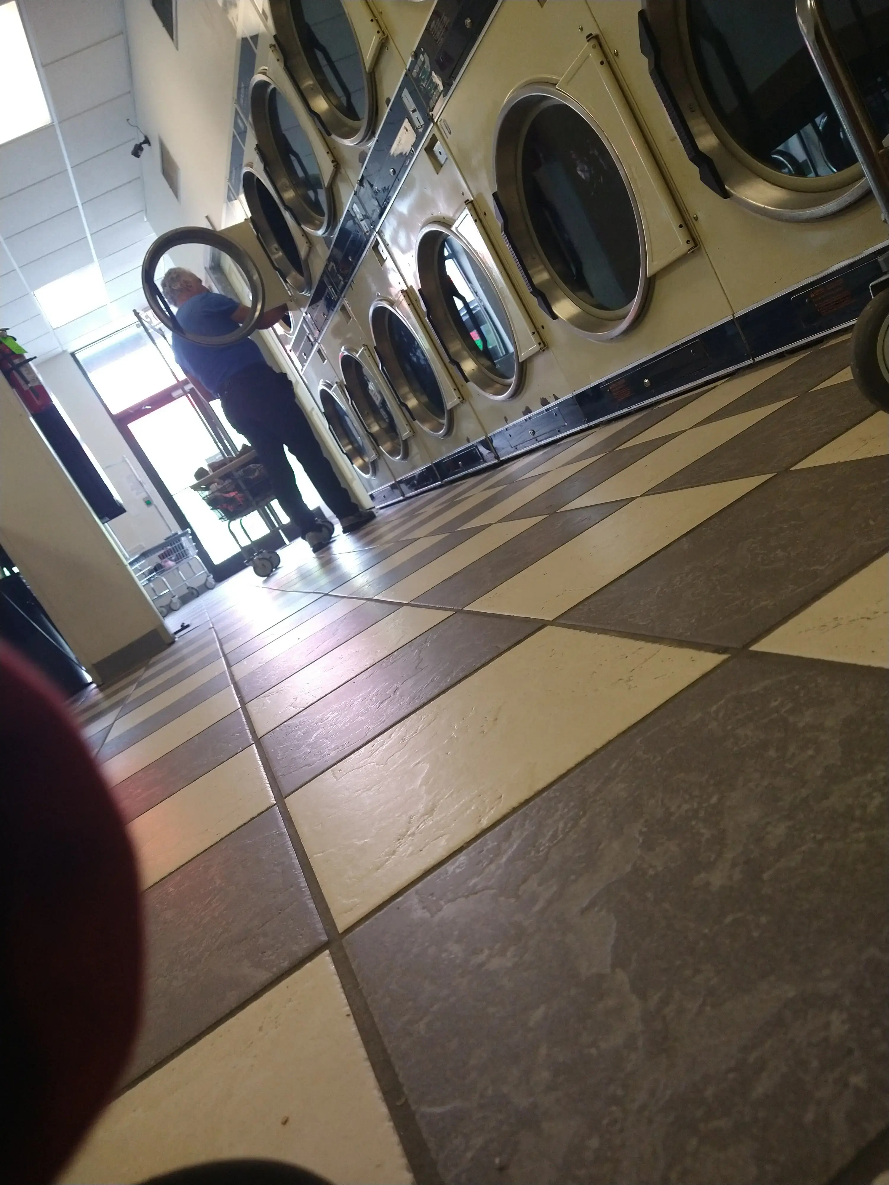 J & D Coin Laundry location