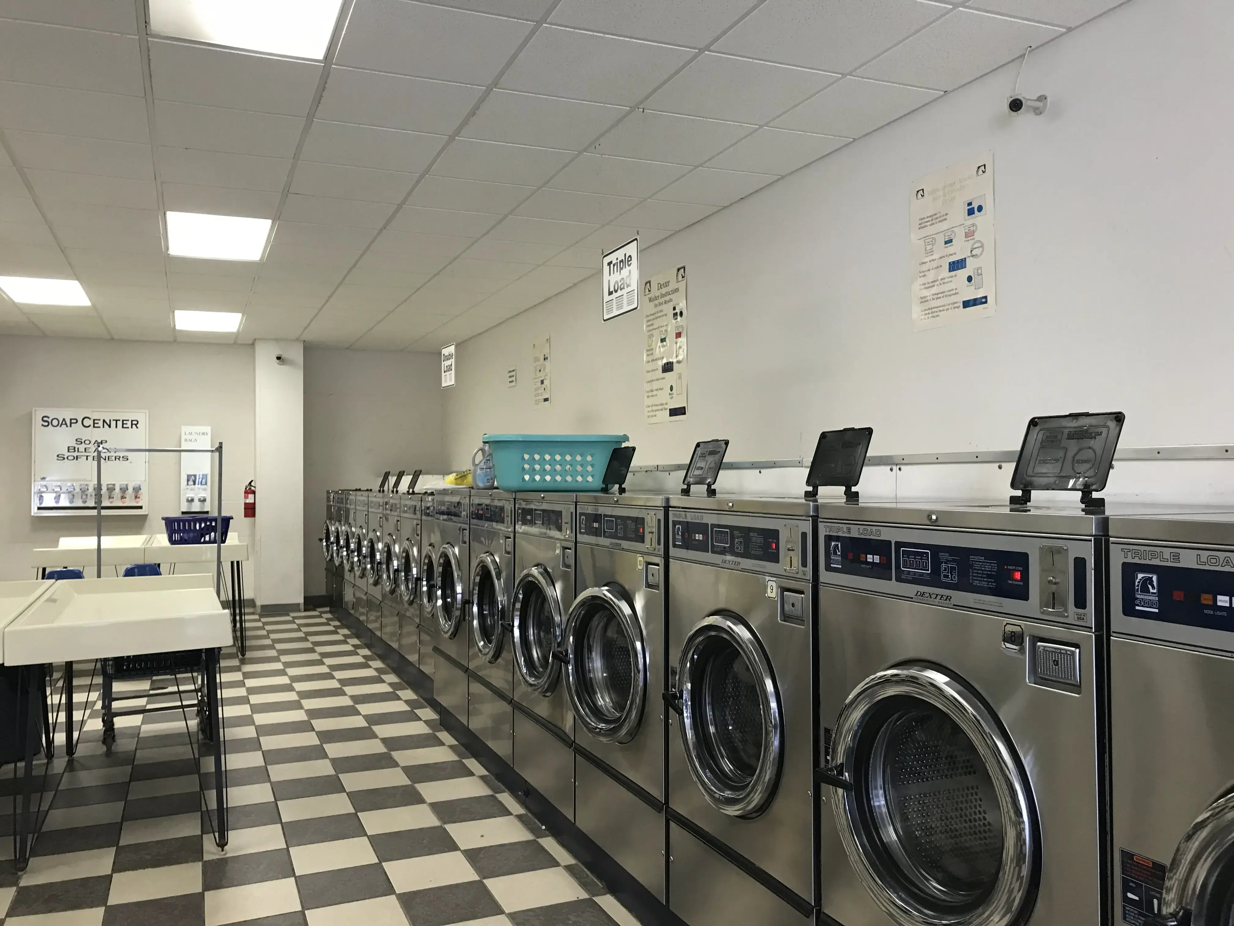 J & D Coin Laundry thumbnail 11