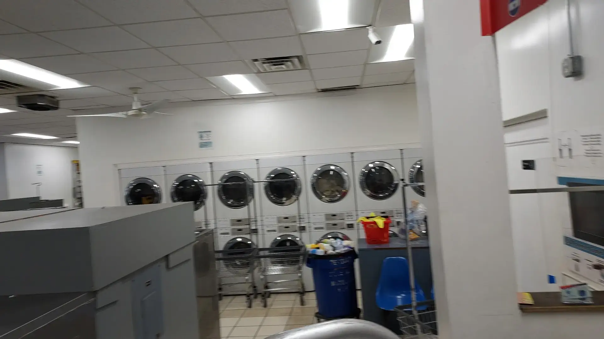 J & J's Coin Laundromat thumbnail 8