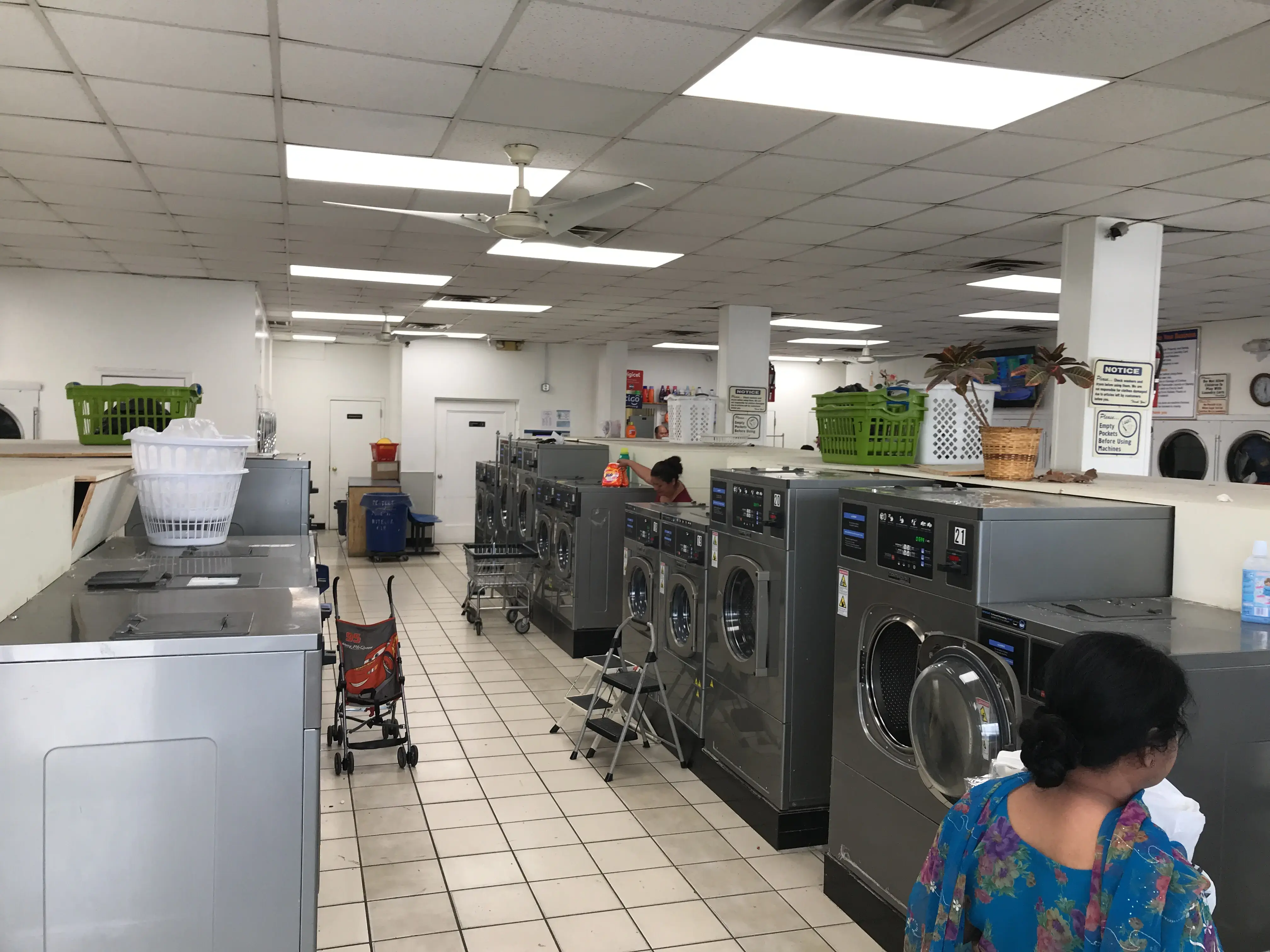 J & J's Coin Laundromat - Image 1