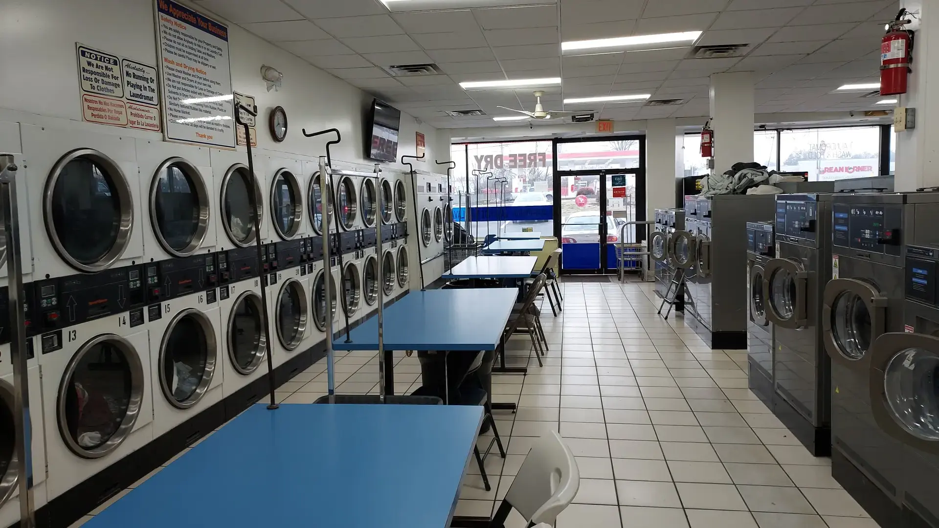 J & J's Coin Laundromat - Image 5