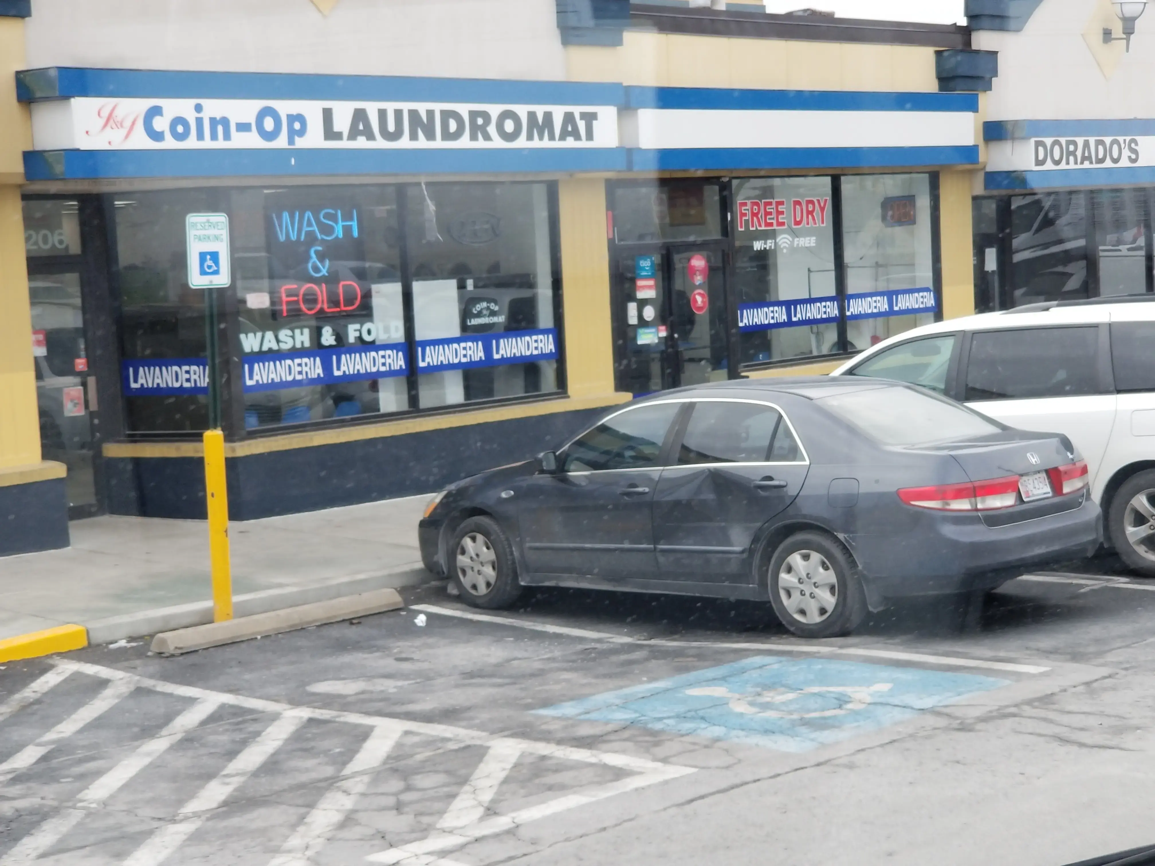 J & J's Coin Laundromat thumbnail 2