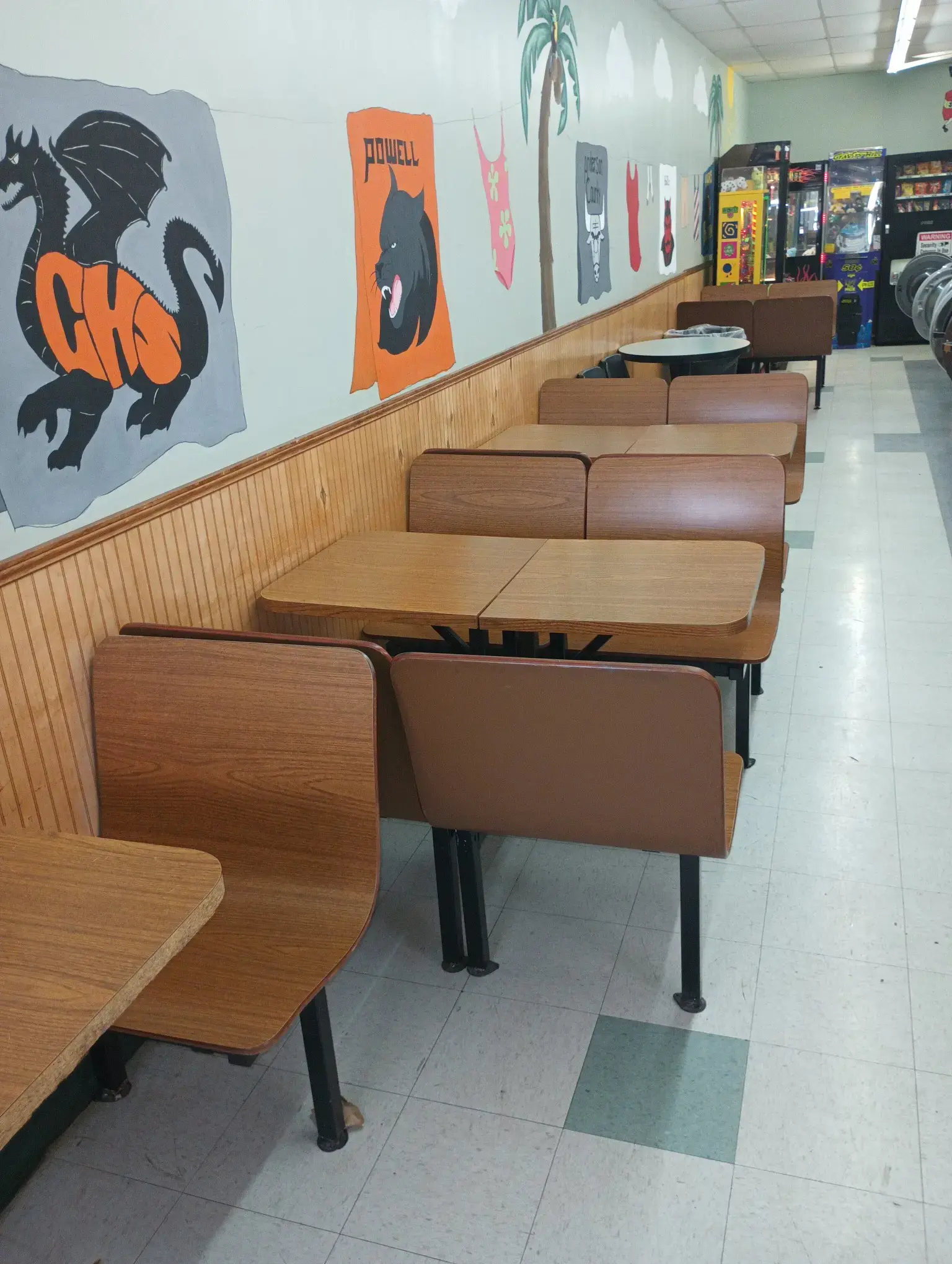 J & S Coin Laundry - Image 10