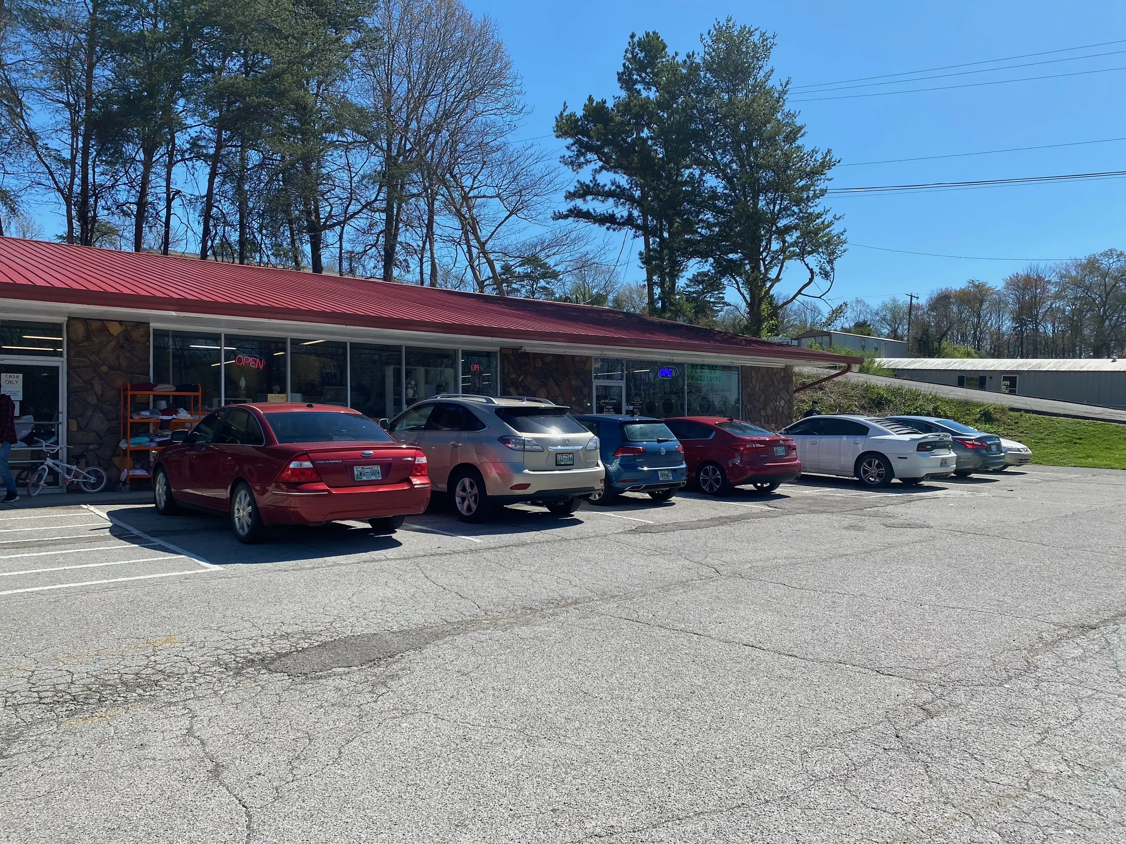 J & S Coin Laundry thumbnail 18