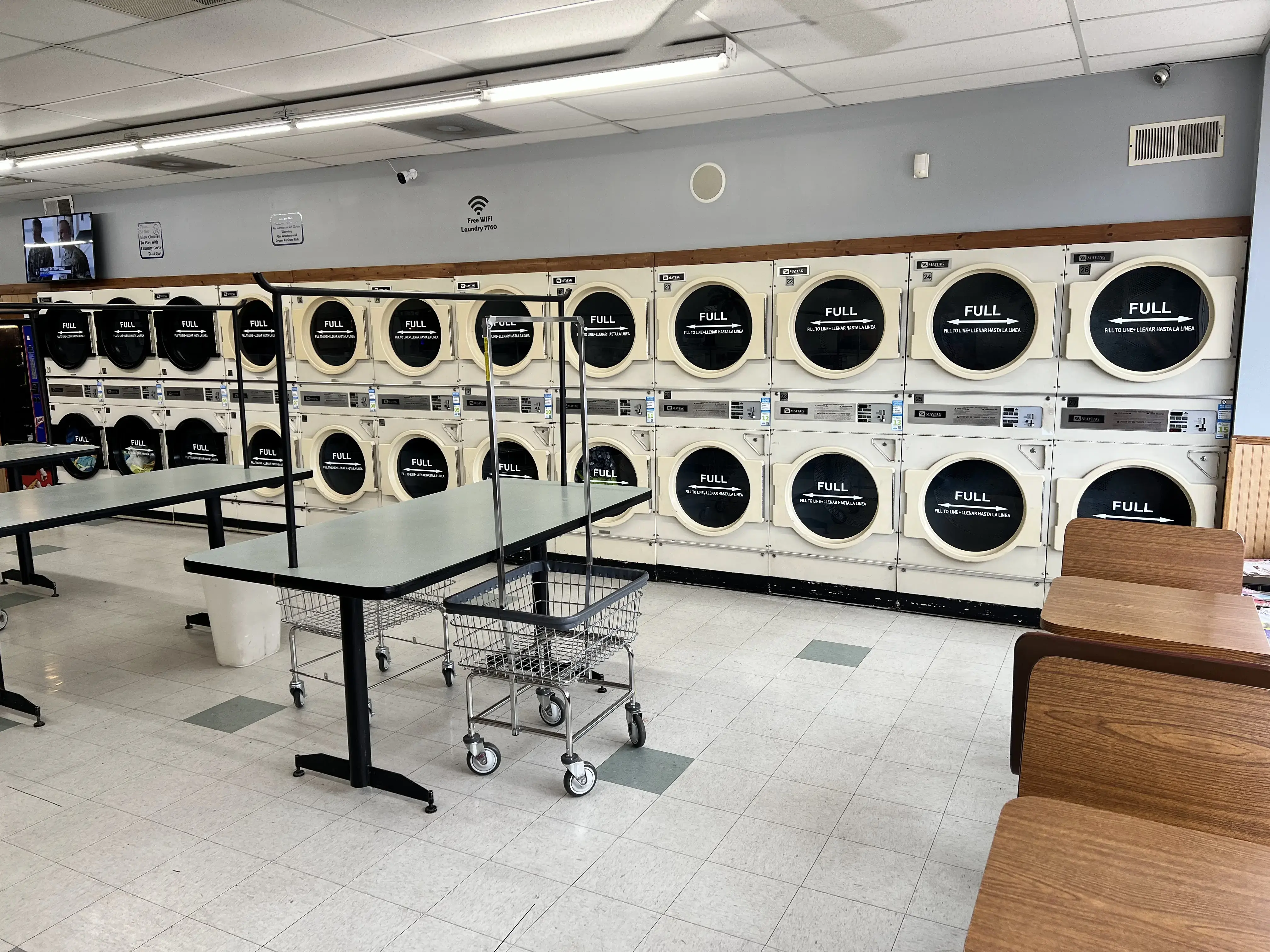 J & S Coin Laundry thumbnail 14