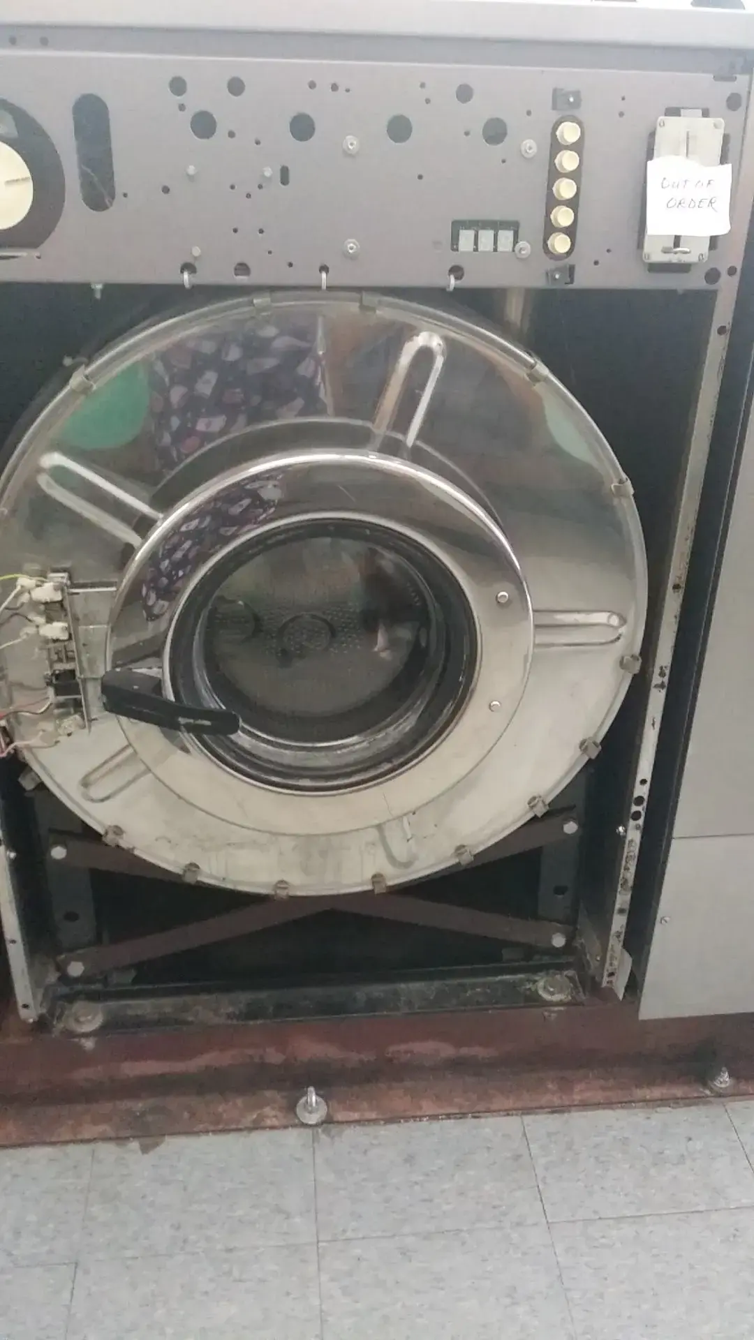 J & S Coin Laundry thumbnail 12